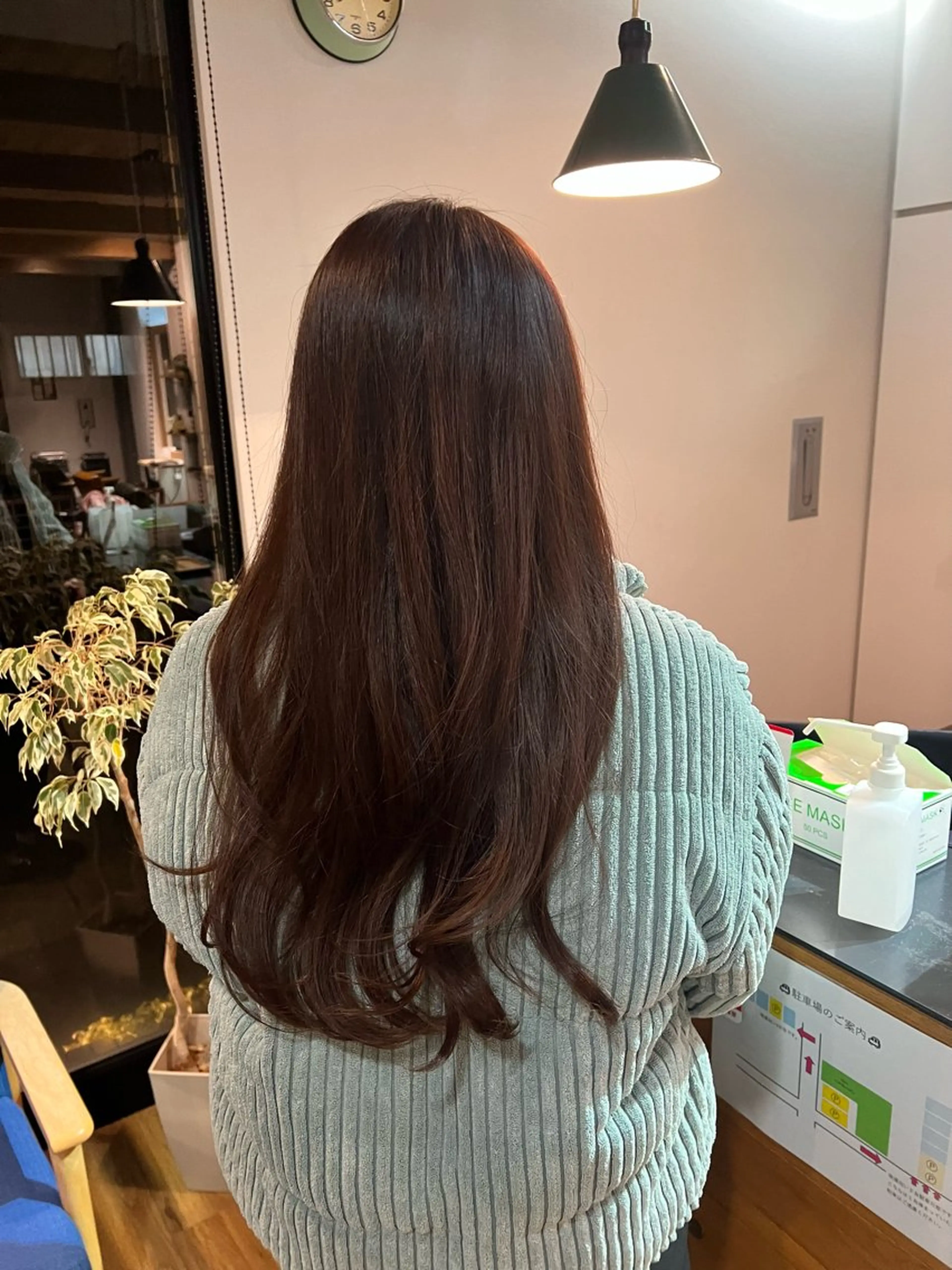 ロング カラー ブラウンカラー チョコレートブラウン ヘアカラー トリートメント ツキダテ ユイのヘアスタイル