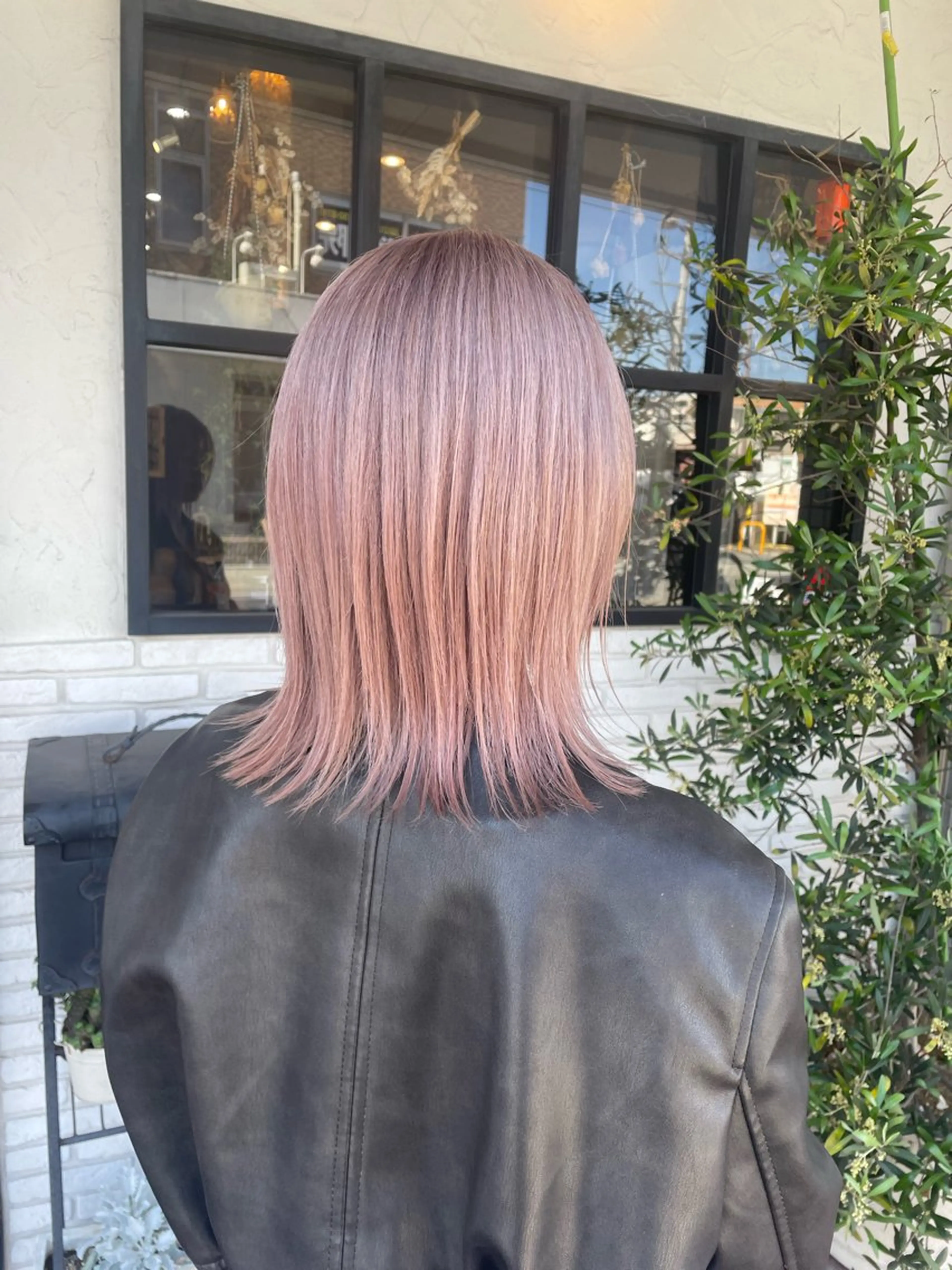 ミディアム カラー ベージュカラー ダブルカラー ピンクカラー ピンクベージュ ヘアカラー 小坂 真子のヘアスタイル