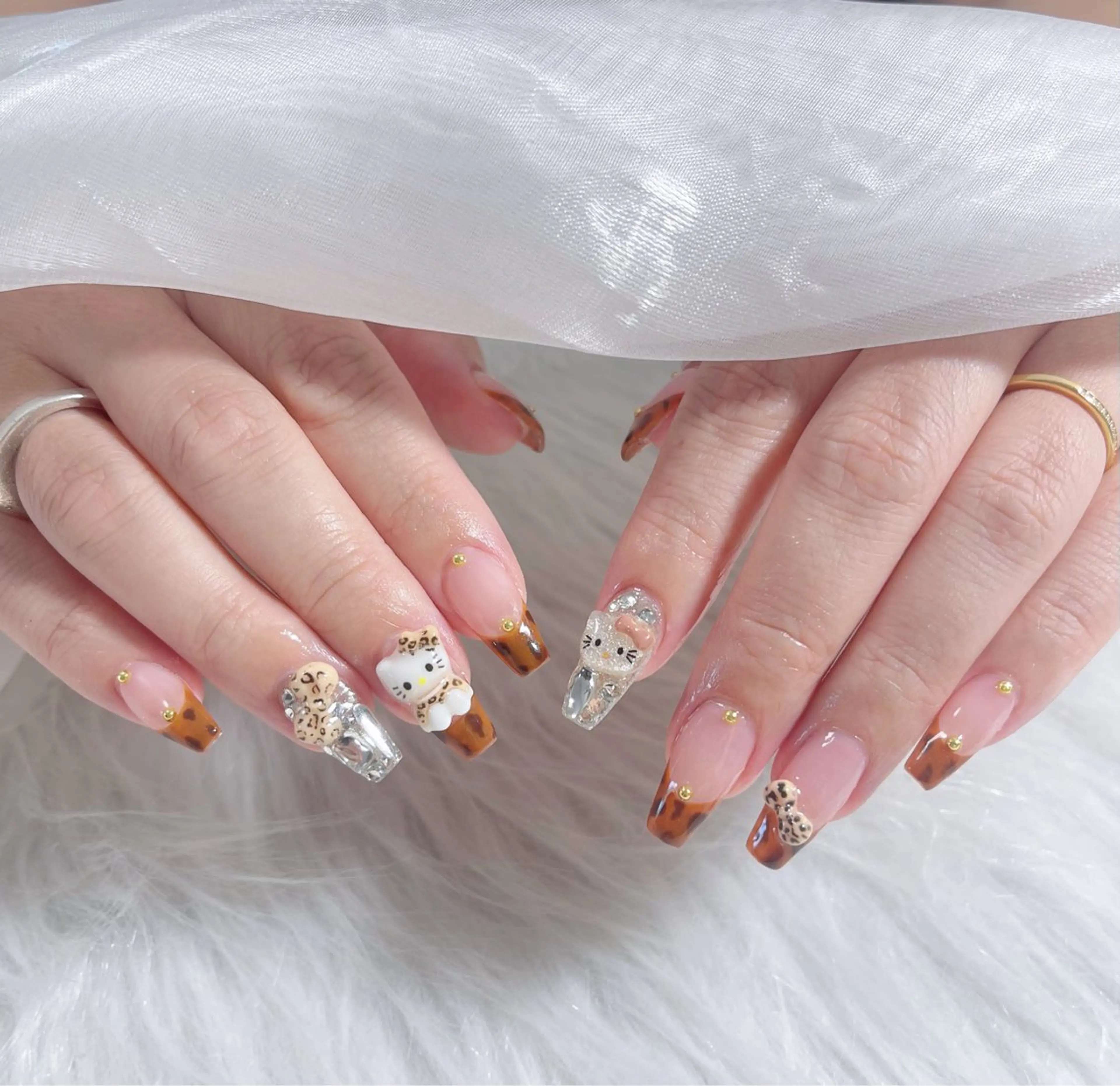 ネイル オーロラネイル クリアネイル フラッシュネイル ジェルネイル グラデーション ハンドネイル Amee Nailsalonのネイルデザイン