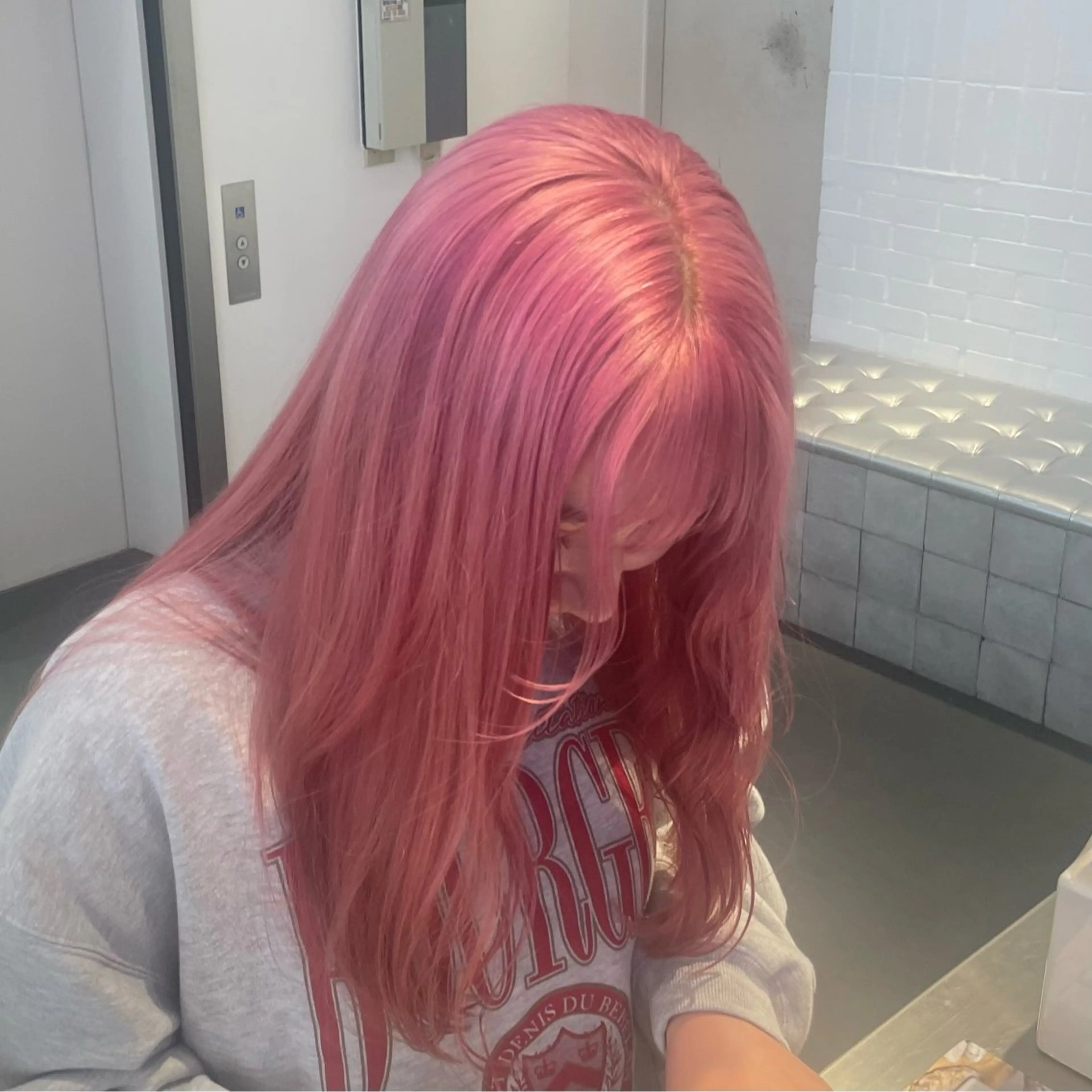 セミロング カラー ヘアカラー トリートメント ハイトーン×デザイン 🪽🫧HIKARIのヘアスタイル