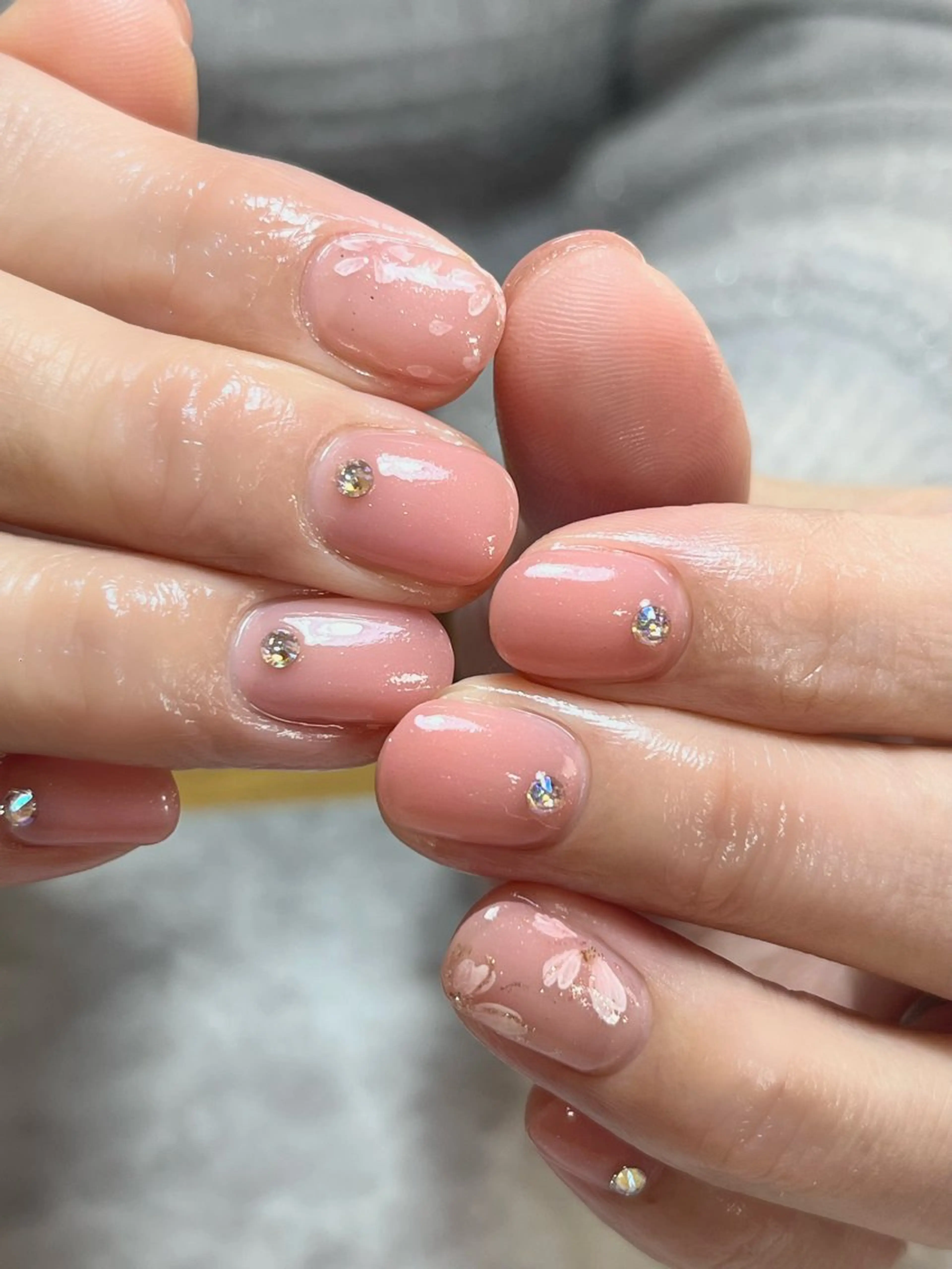 ネイル ストーンネイル ハンドネイル Nailsalon C.U.Eのネイルデザイン