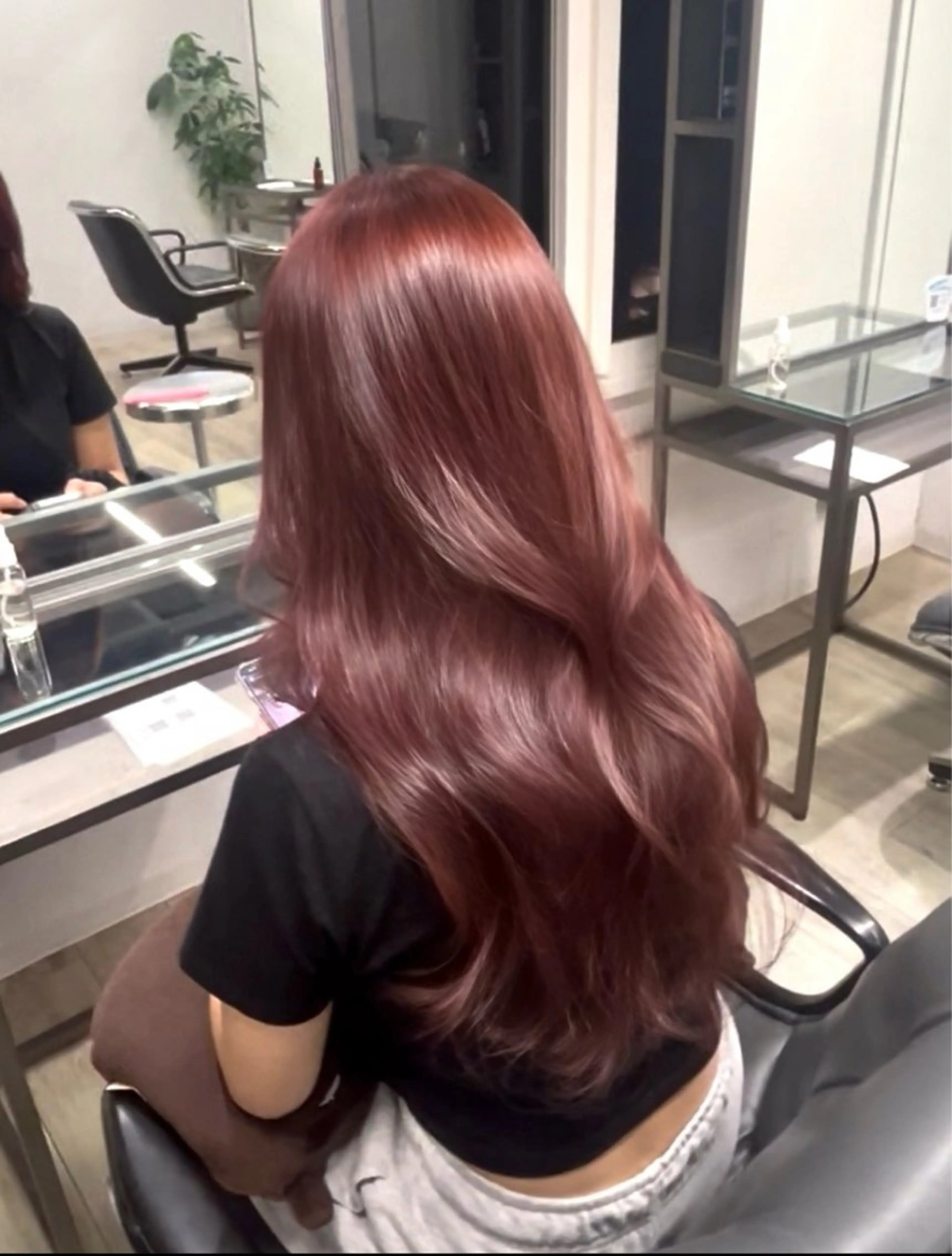 ロング カラー ブリーチ ヘアカラー トリートメント 西口 陽菜のヘアスタイル