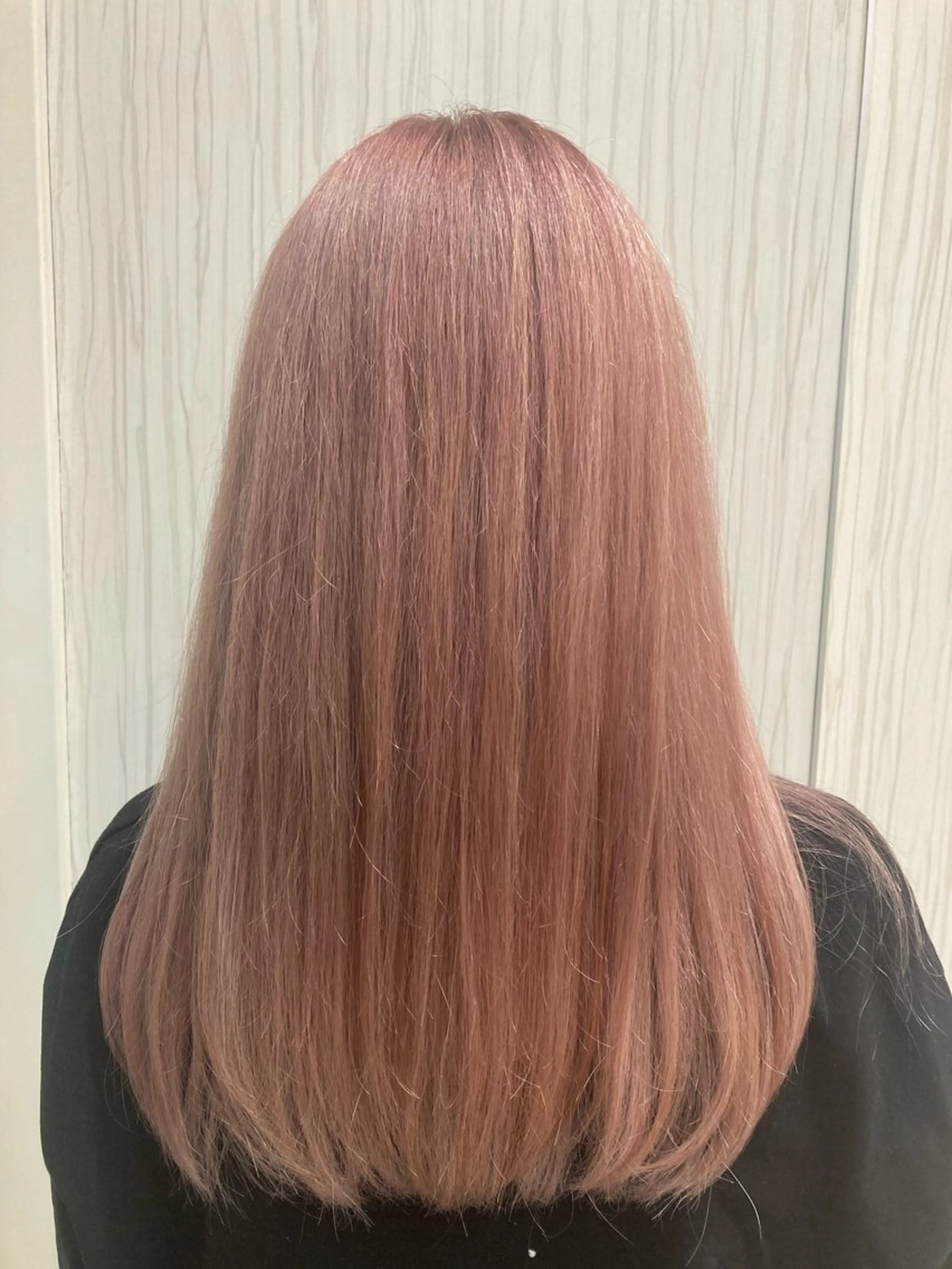 ロング カラー ベージュカラー ハイトーンカラー ピンクカラー ピンクベージュ ヘアカラー 永倉 はるかのヘアスタイル