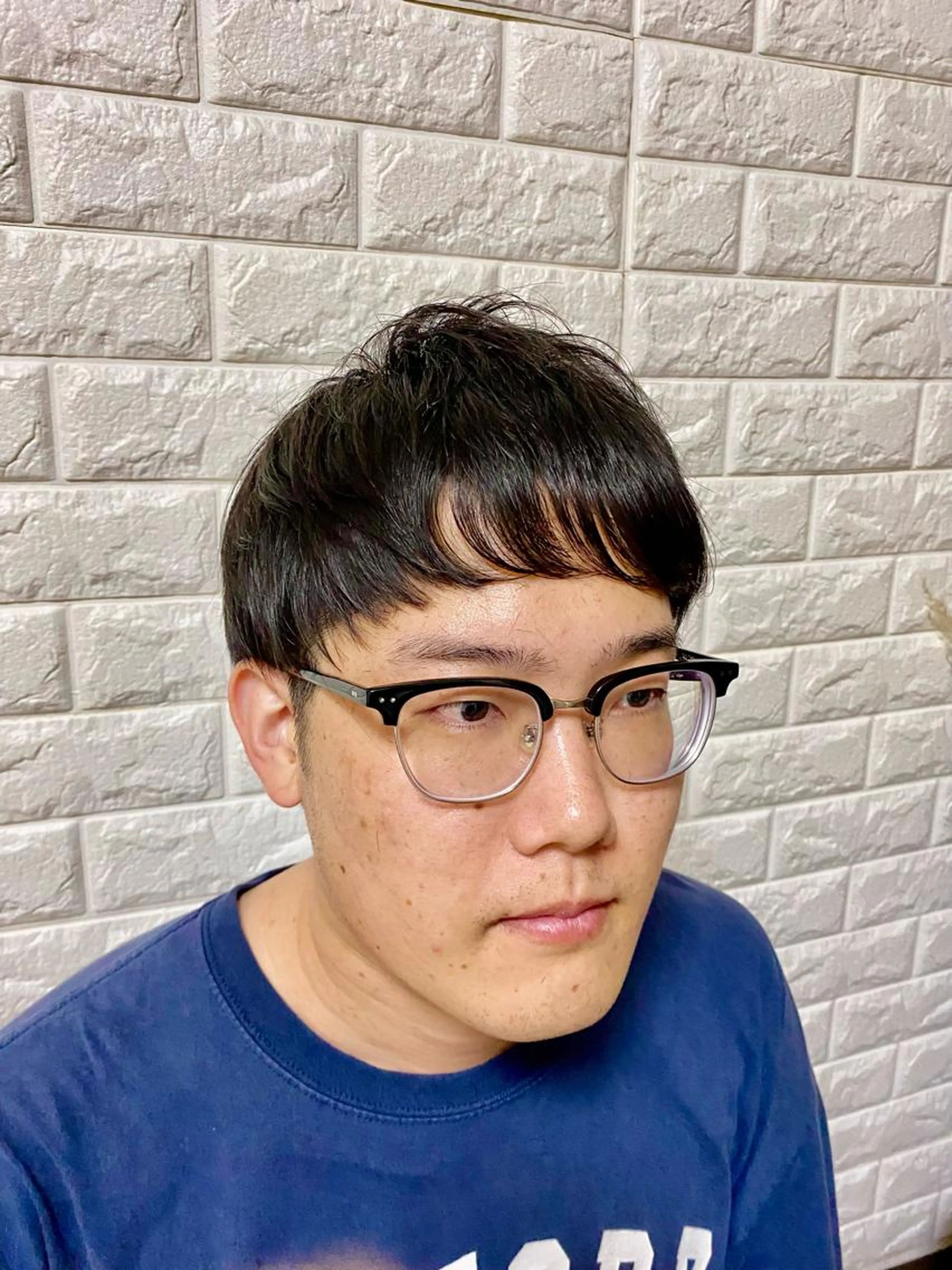 👑賞レース前の髪型の調整👑の写真