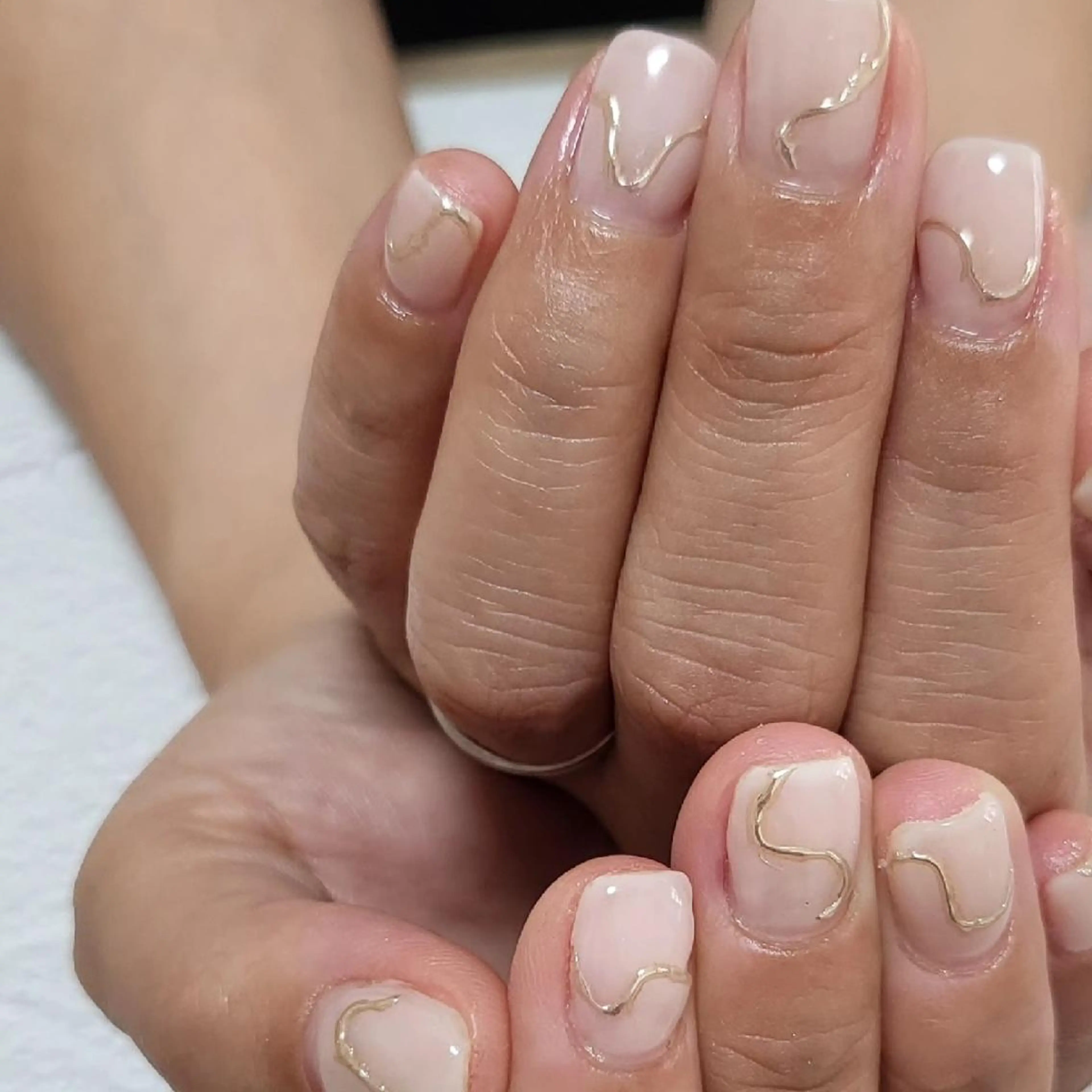 ネイル ジェルネイル ゴールド グラデーション シンプルネイル ソフトジェル ハンドネイル Nailsalon MagicShopのネイルデザイン