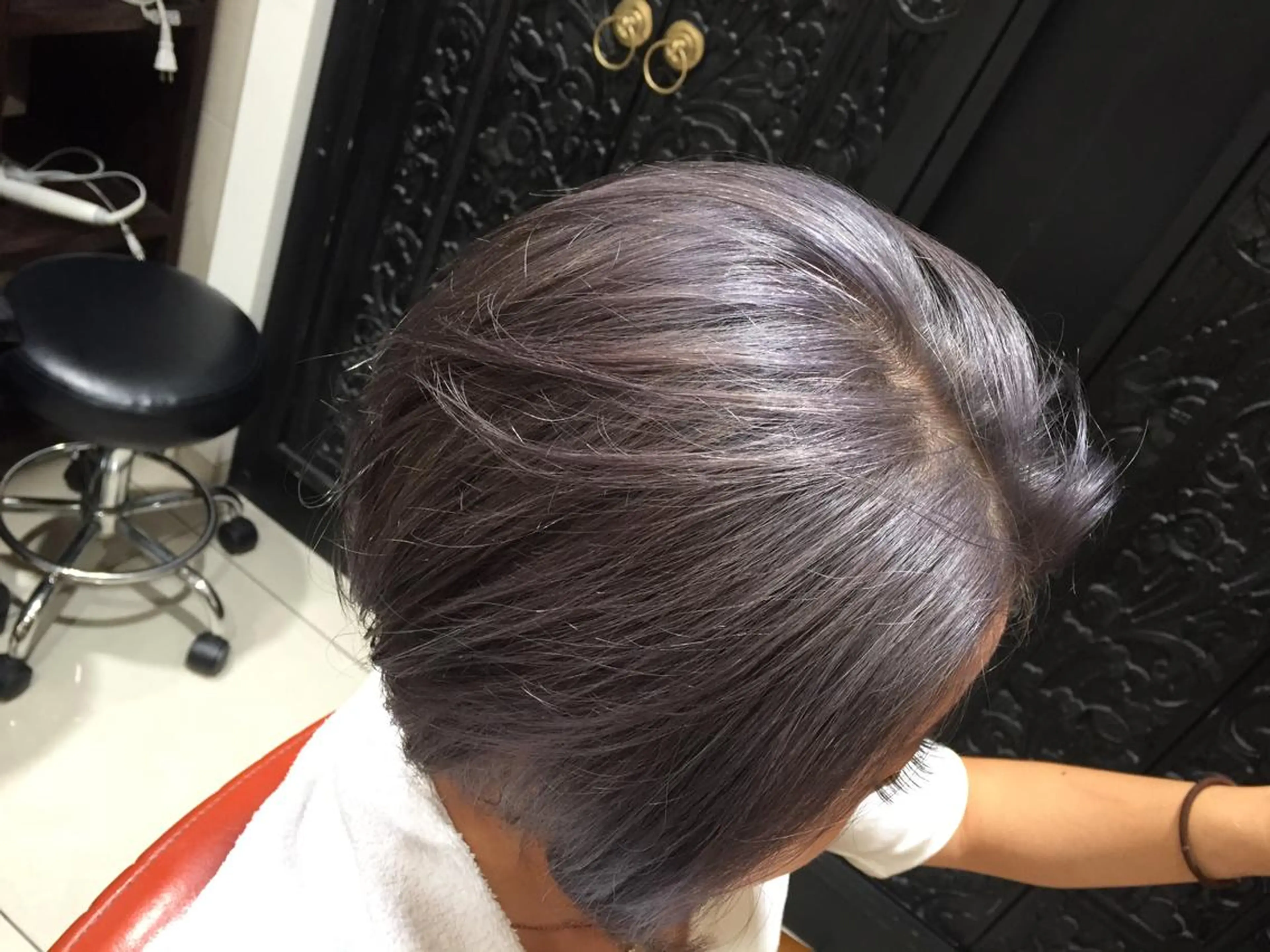 ショート カラー ハイトーンカラー シルバー ショートヘア ヘアカラー トリートメント 宮下 愛璃紗のヘアスタイル