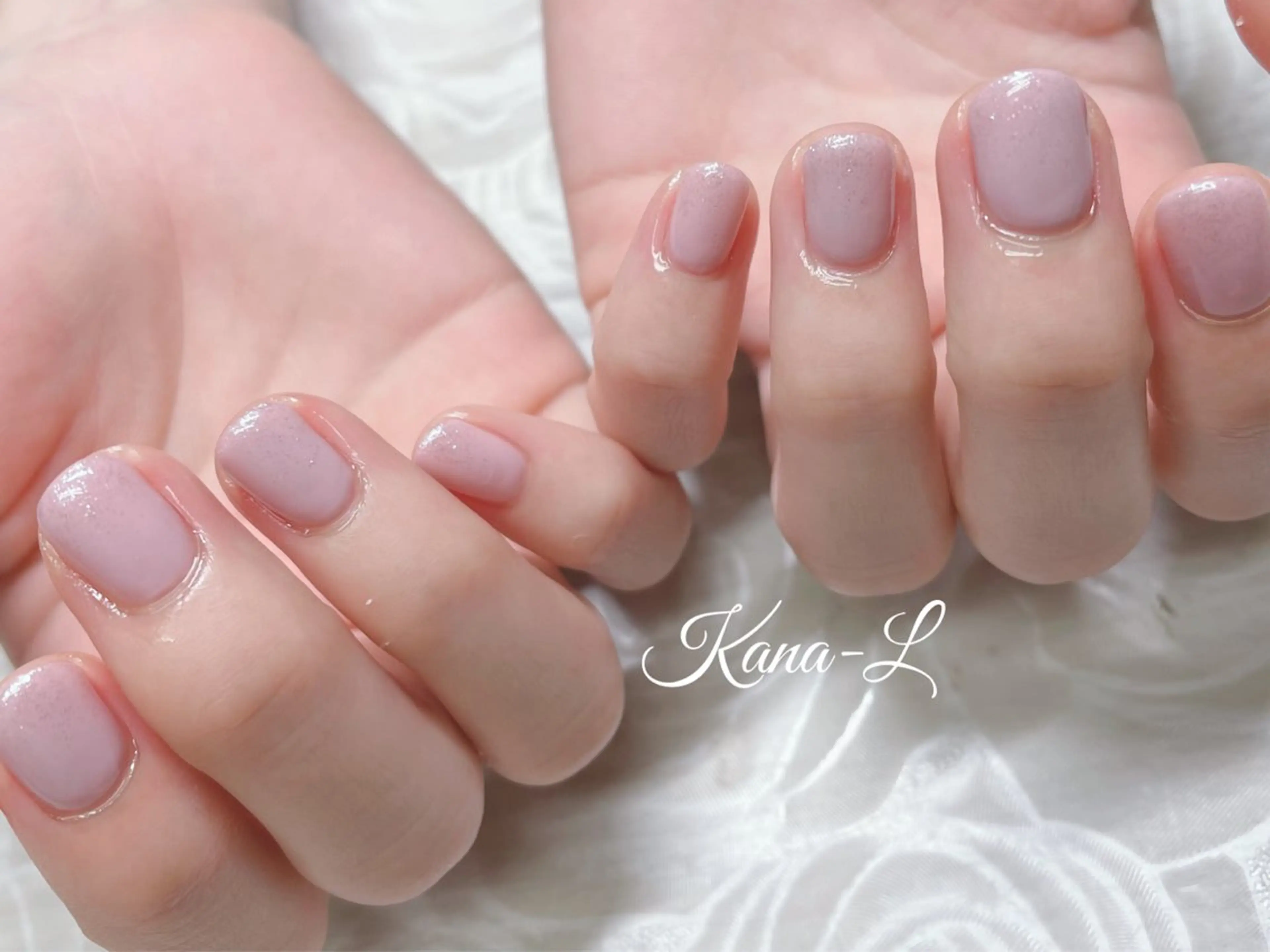 ネイル ジェルネイル ラメ(グリッター) オフィスネイル ワンカラーネイル パラジェル 芦辺 香奈のネイルデザイン