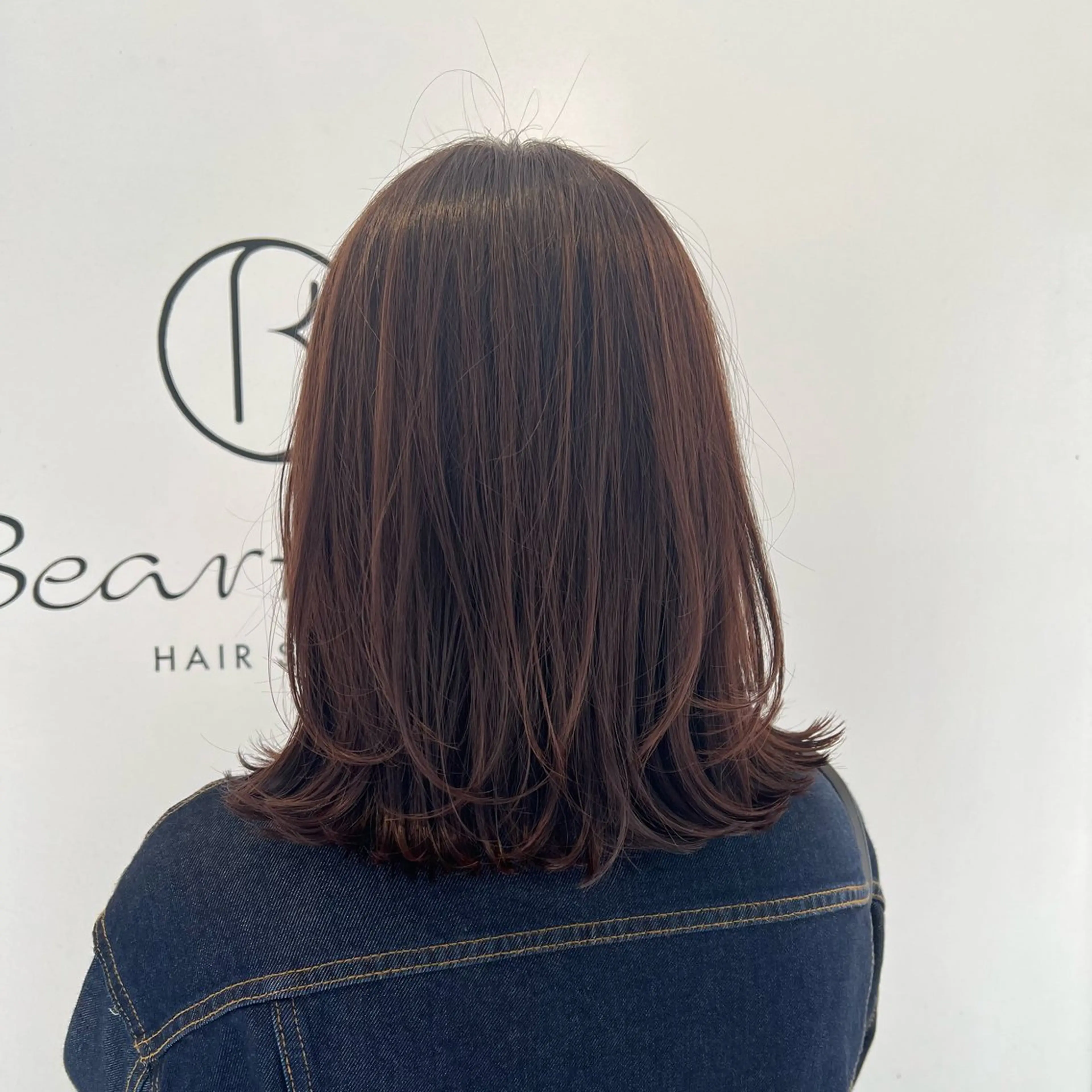 セミロング カラー アッシュ ベージュカラー ケアカラー グレージュ くびれヘア 中村 ひなたのヘアスタイル