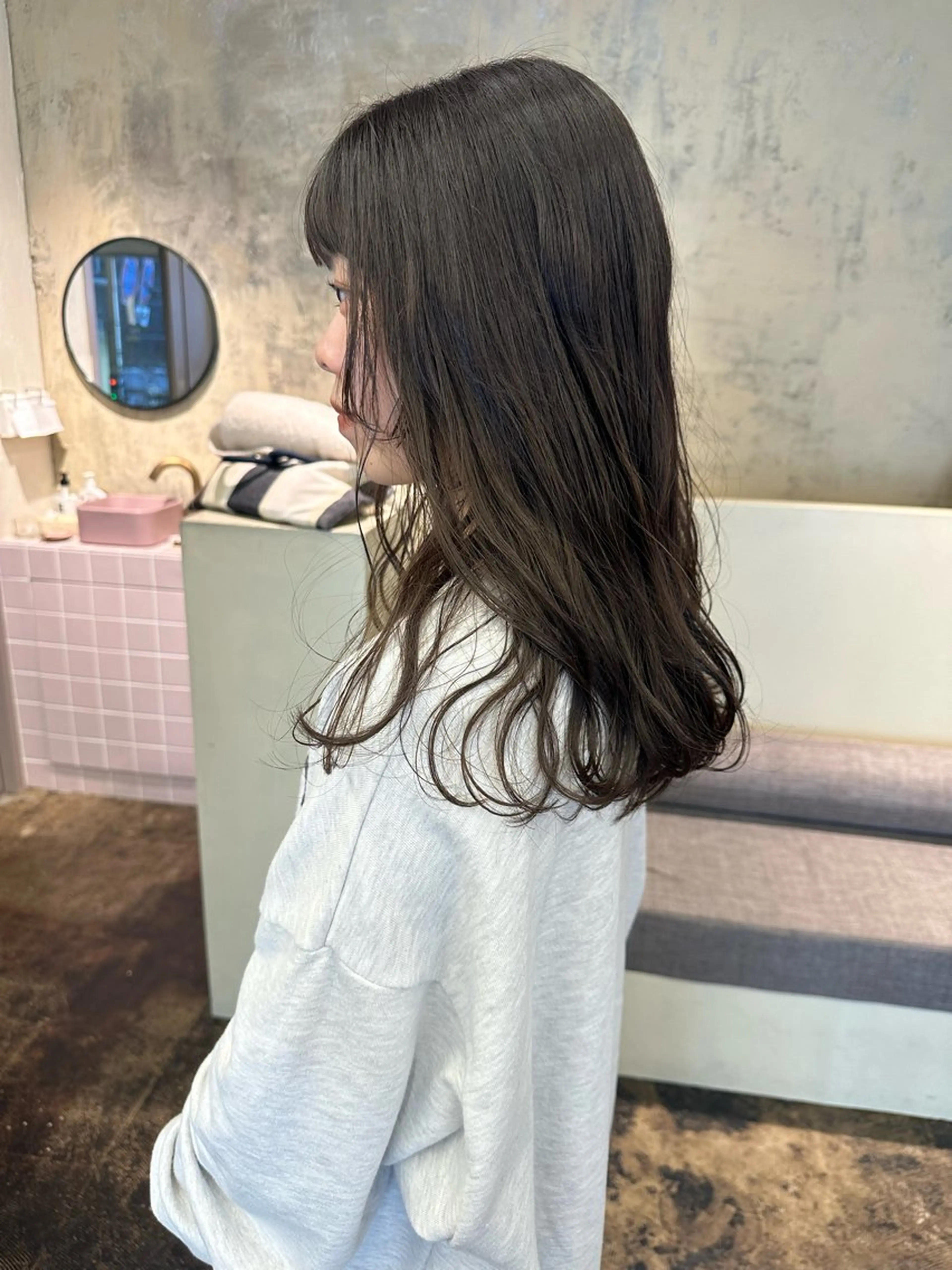 セミロング カット ヘアカラー yupi🐈‍⬛ レイヤー/パーマのヘアスタイル