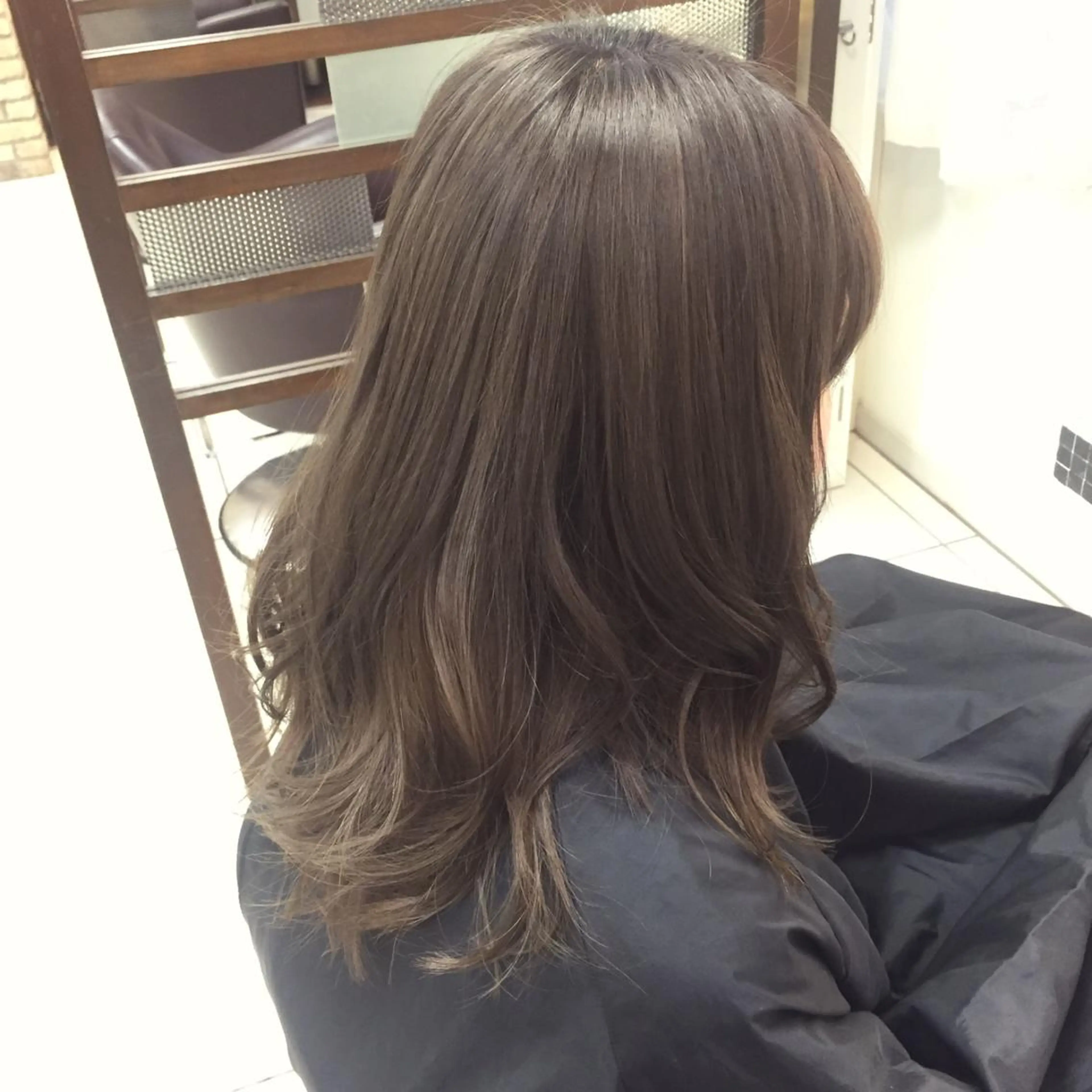 セミロング ロング カラー ダブルカラー グレージュ oggi +KENJE所属・大平 美沙のヘアスタイル