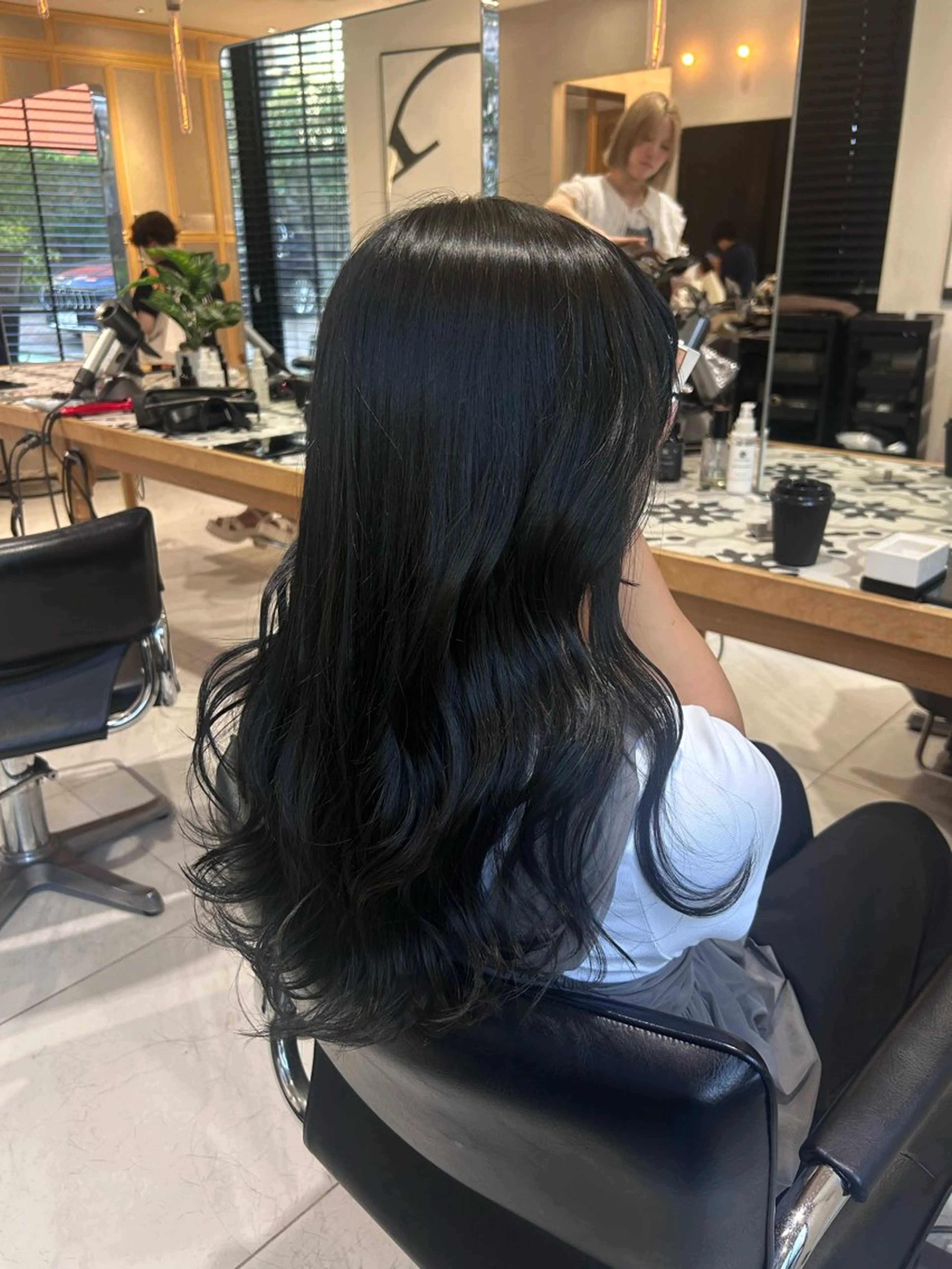 カラー 黒髪 ブルーカラー ブルーブラック ヘアカラー トリートメント ヘッドスパ ヘアセット miko🪽地毛風/ ハイトーン/レイヤーのヘアスタイル