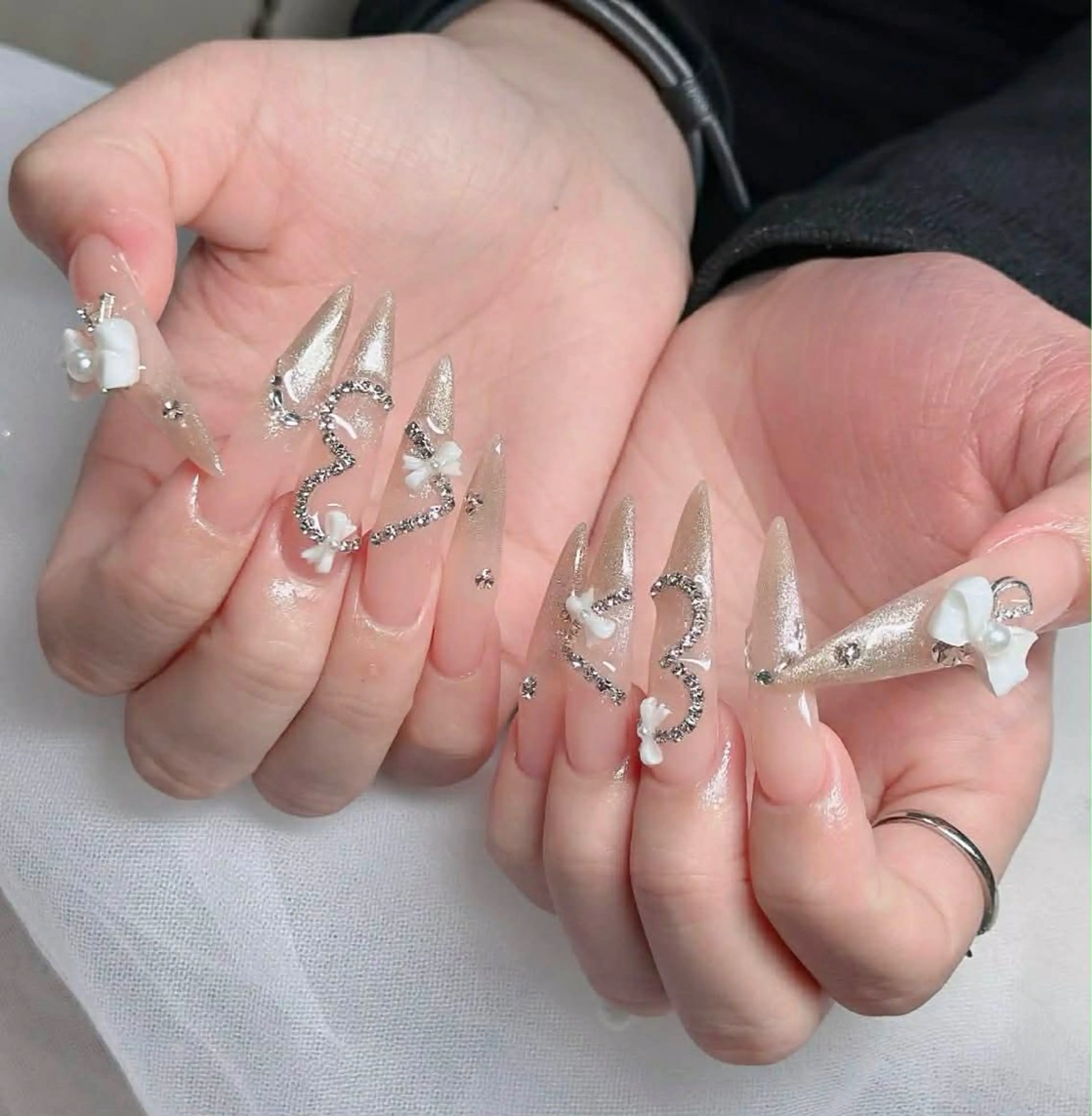 10本長さだしデザインやり。パーツ付け放題の写真