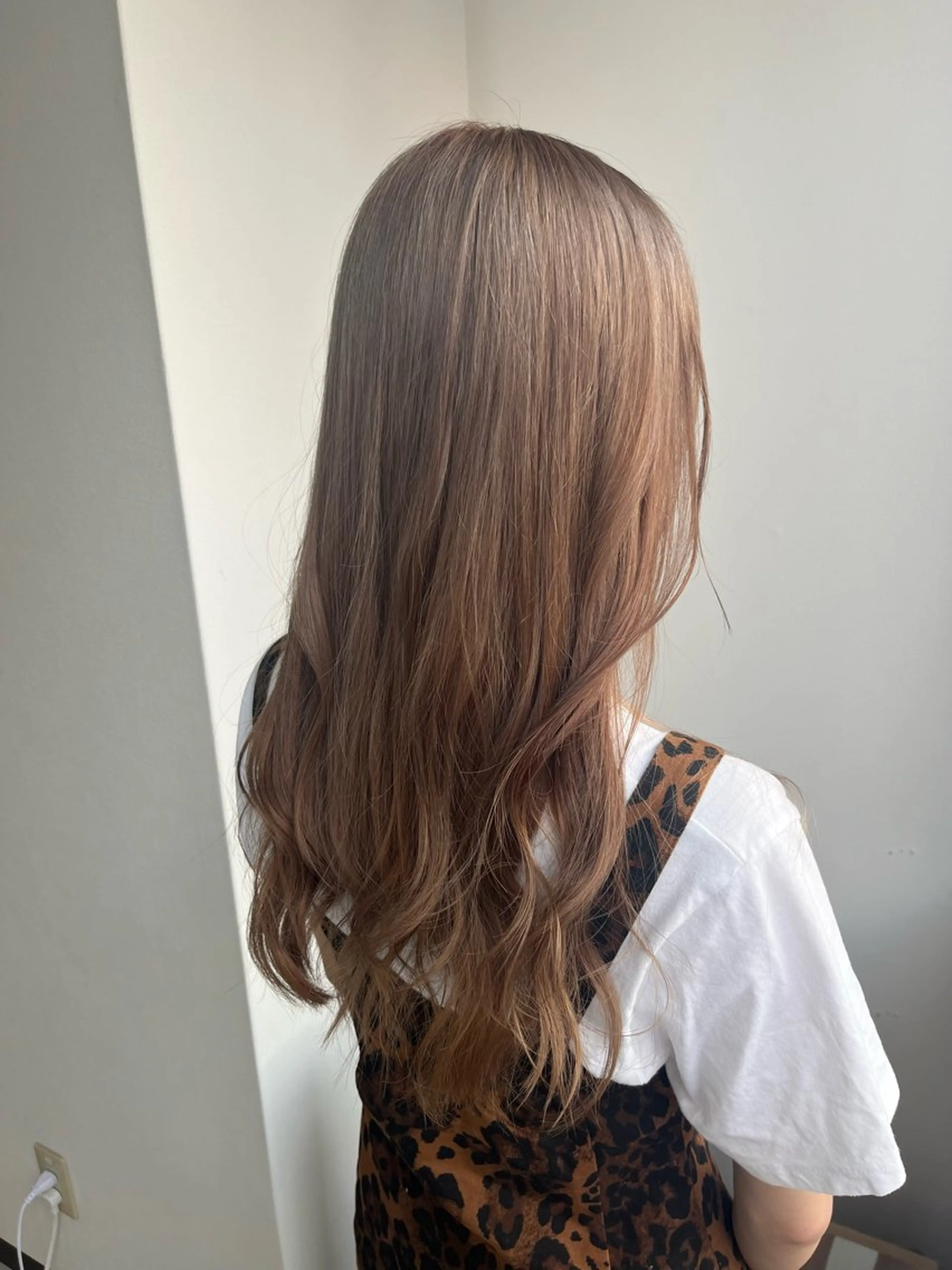 ロング カラー ベージュカラー ミルクティーベージュ ヘアカラー Sherry/R 三川町 山本なつみのヘアスタイル