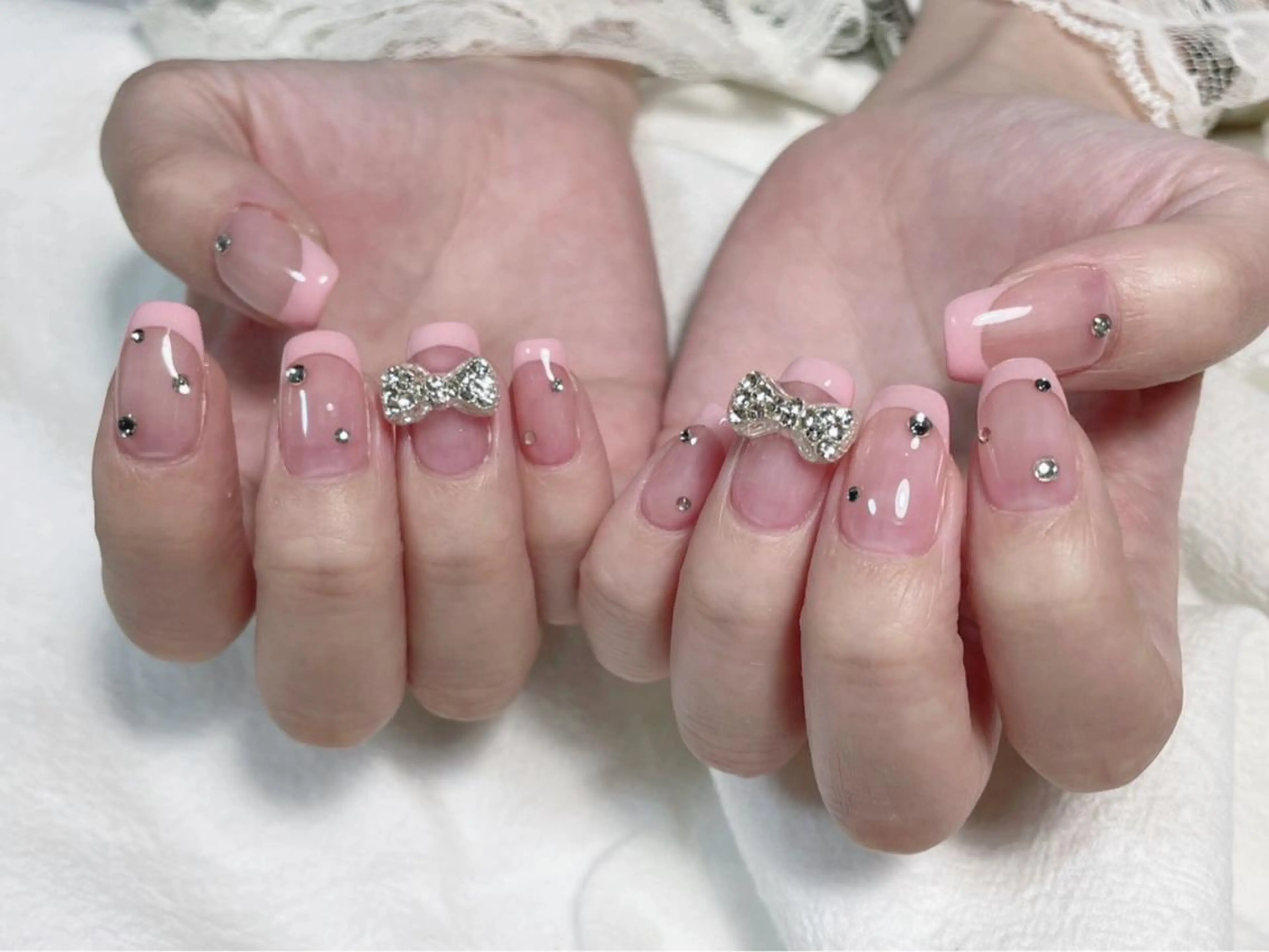 ネイル フレンチネイル リボン lucky nail 歌舞伎町のネイルデザイン