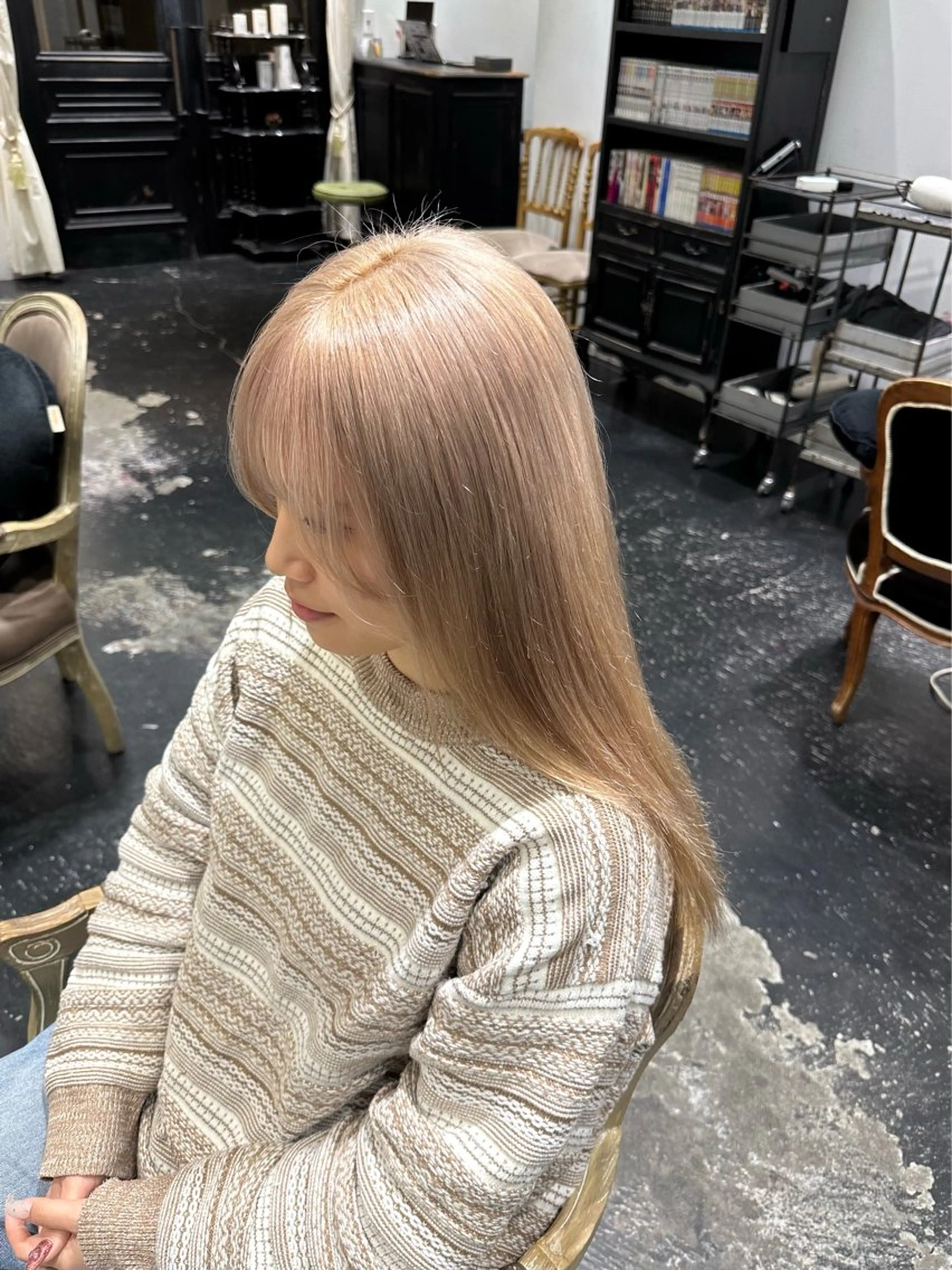 ミディアム カラー ブリーチ ブロンド ホワイトブロンド REAL 心斎橋所属・ブリーチ/ベージュ /ピンク🦋ナツミのヘアスタイル