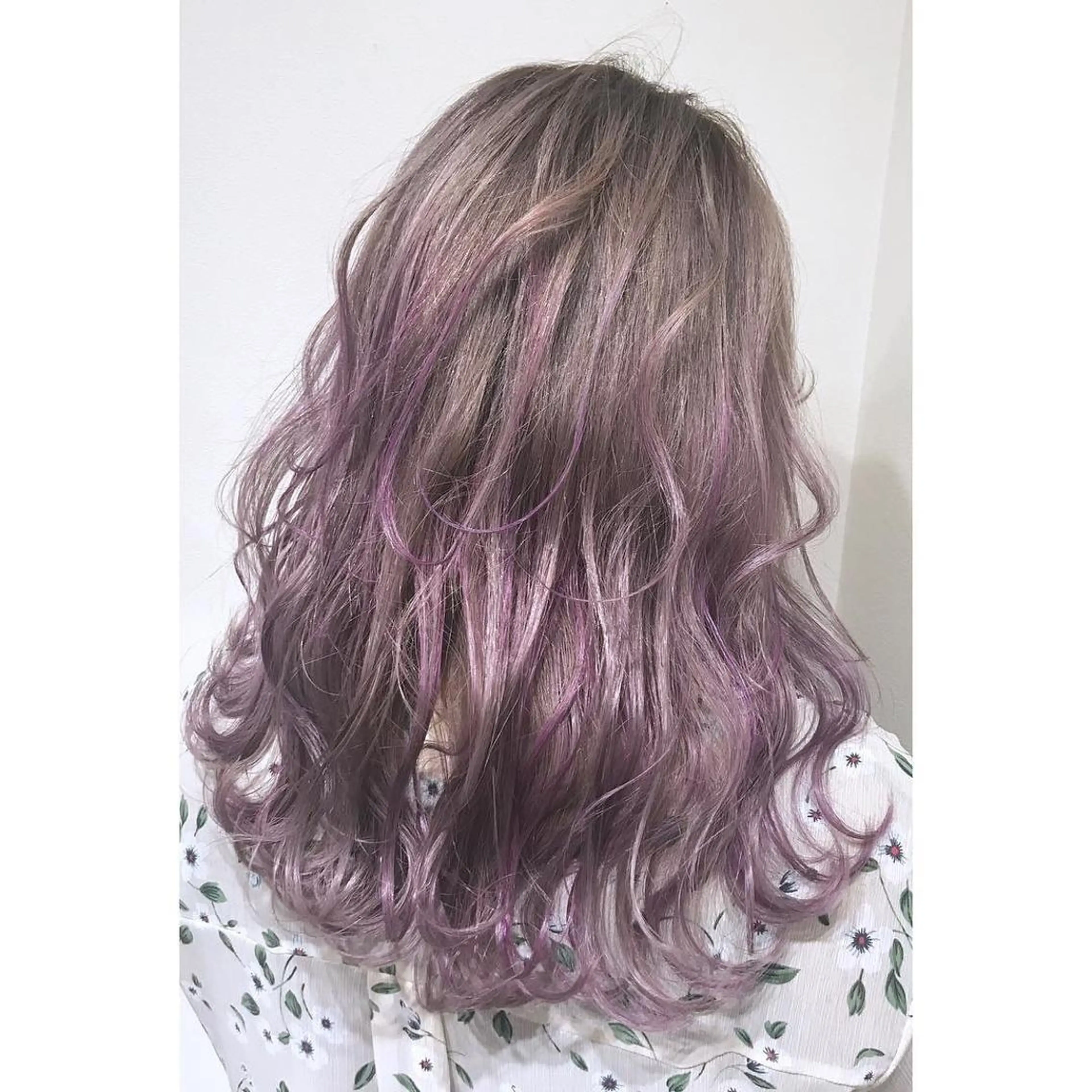 ロング カラー ハイライトカラー ピンクカラー ピンクパープル パープルカラー ハイライト 似合わせ提案サラ艶♡ 彩華のヘアスタイル