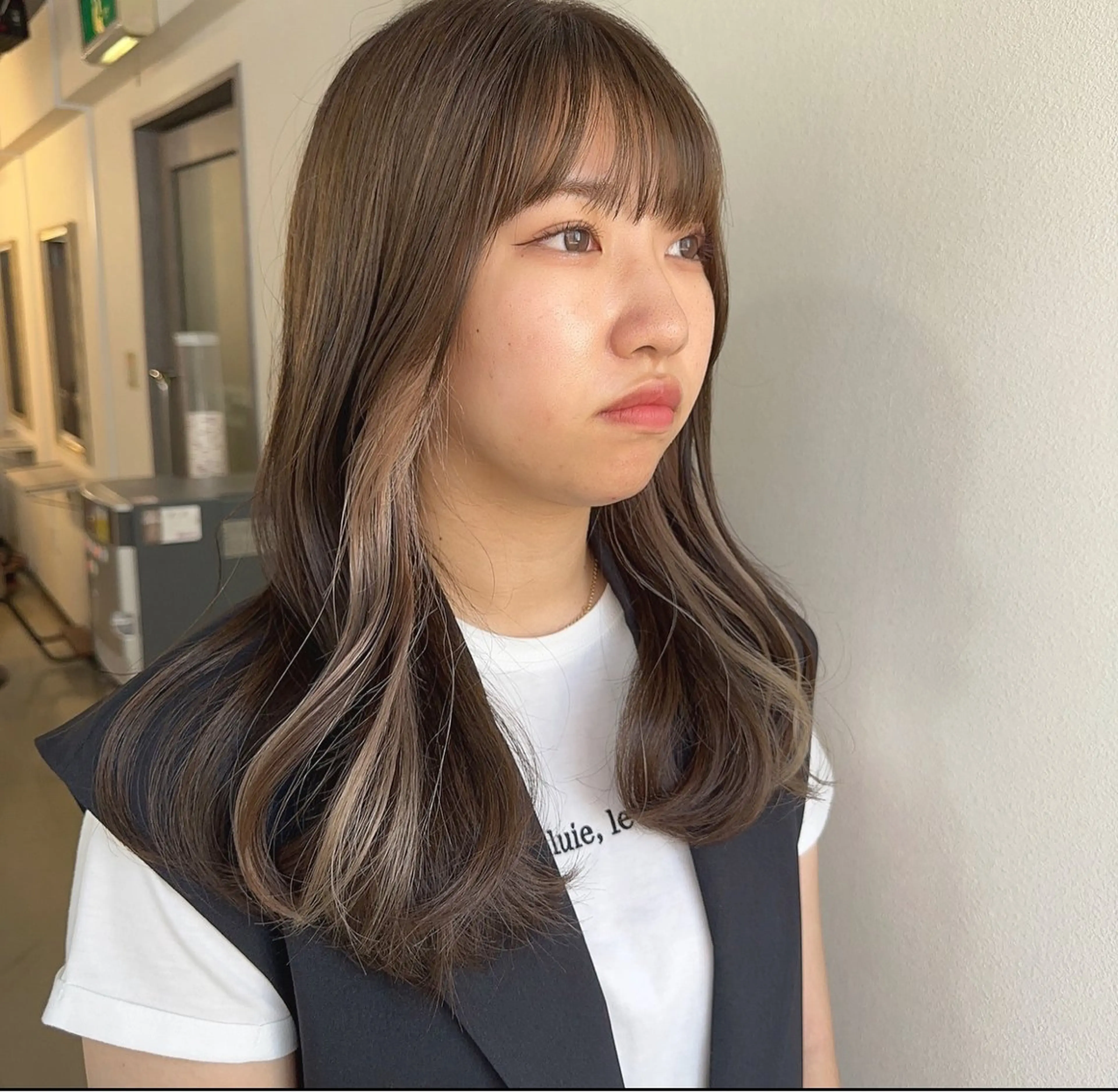 カラー ベージュカラー イヤリングカラー ホワイトベージュ ヘアカラー Sherry/R 三川町　木村祐里奈のヘアスタイル