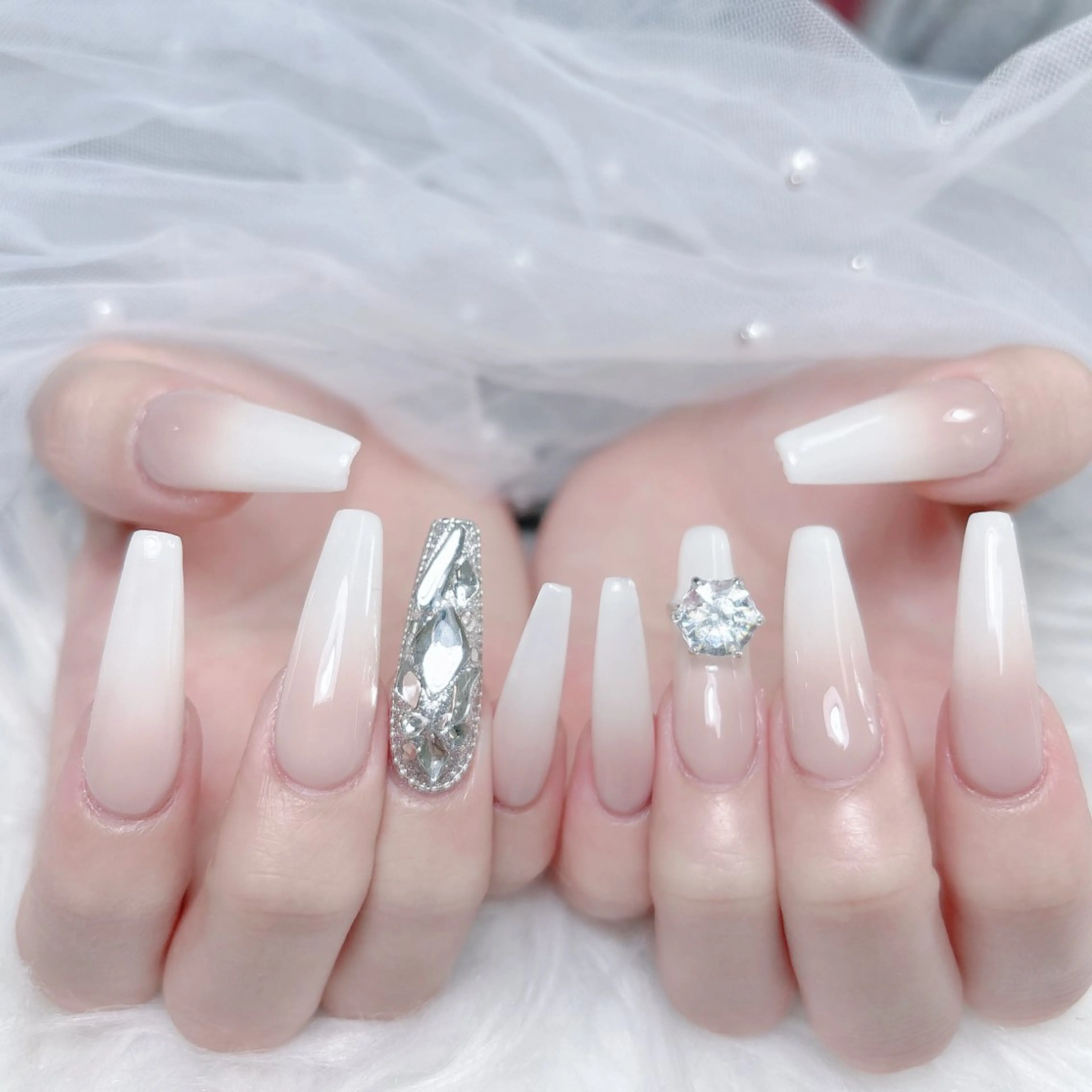 ネイル 成人式 ロングネイル マグネットネイル 大理石ネイル(マーブル) リボン ハンドネイル MoMoA Nail ネイル長さ出し専門店のネイルデザイン