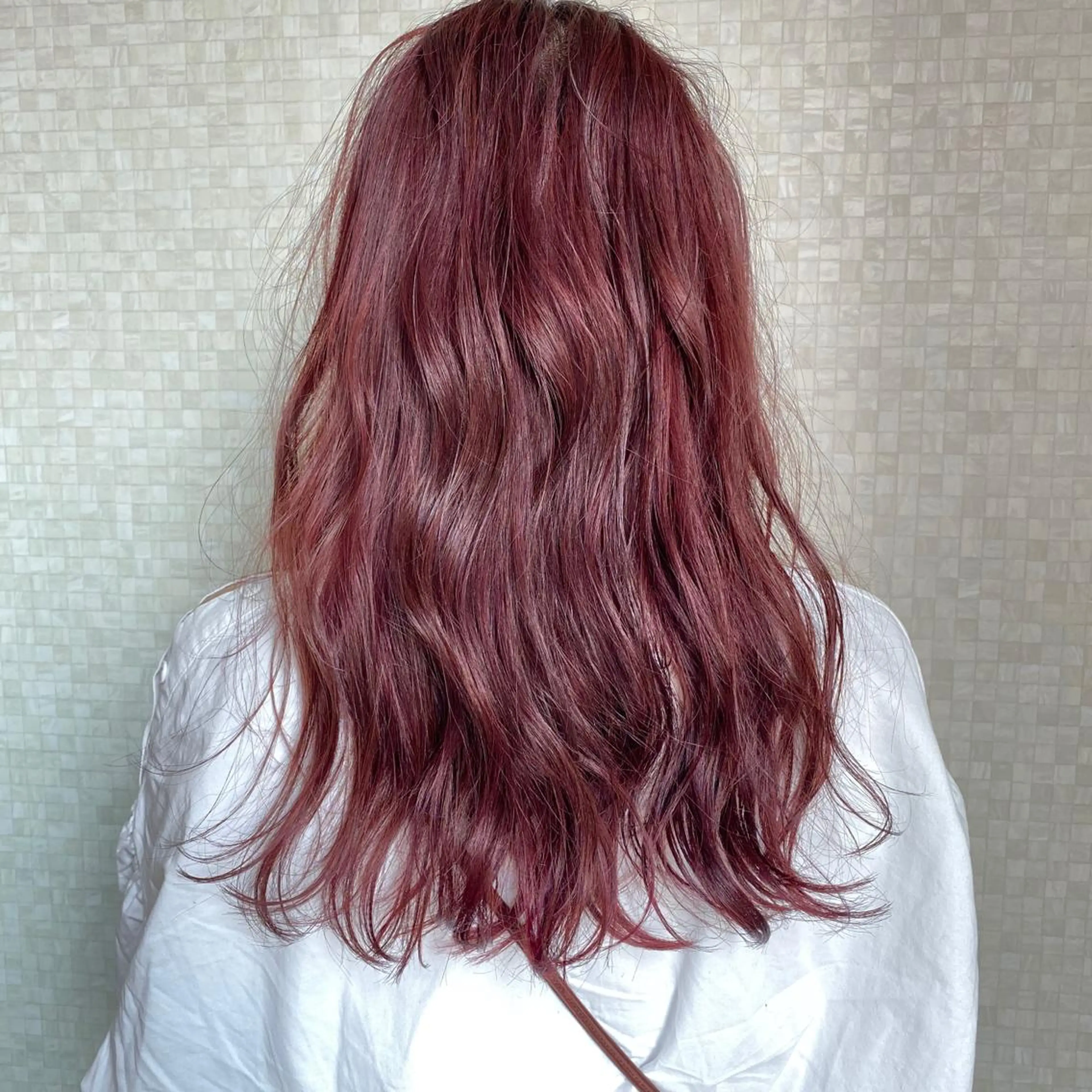 セミロング カラー ヘアアレンジ ボルドーカラー ピンクカラー nable.所属・栗林 実莉のネイルデザイン