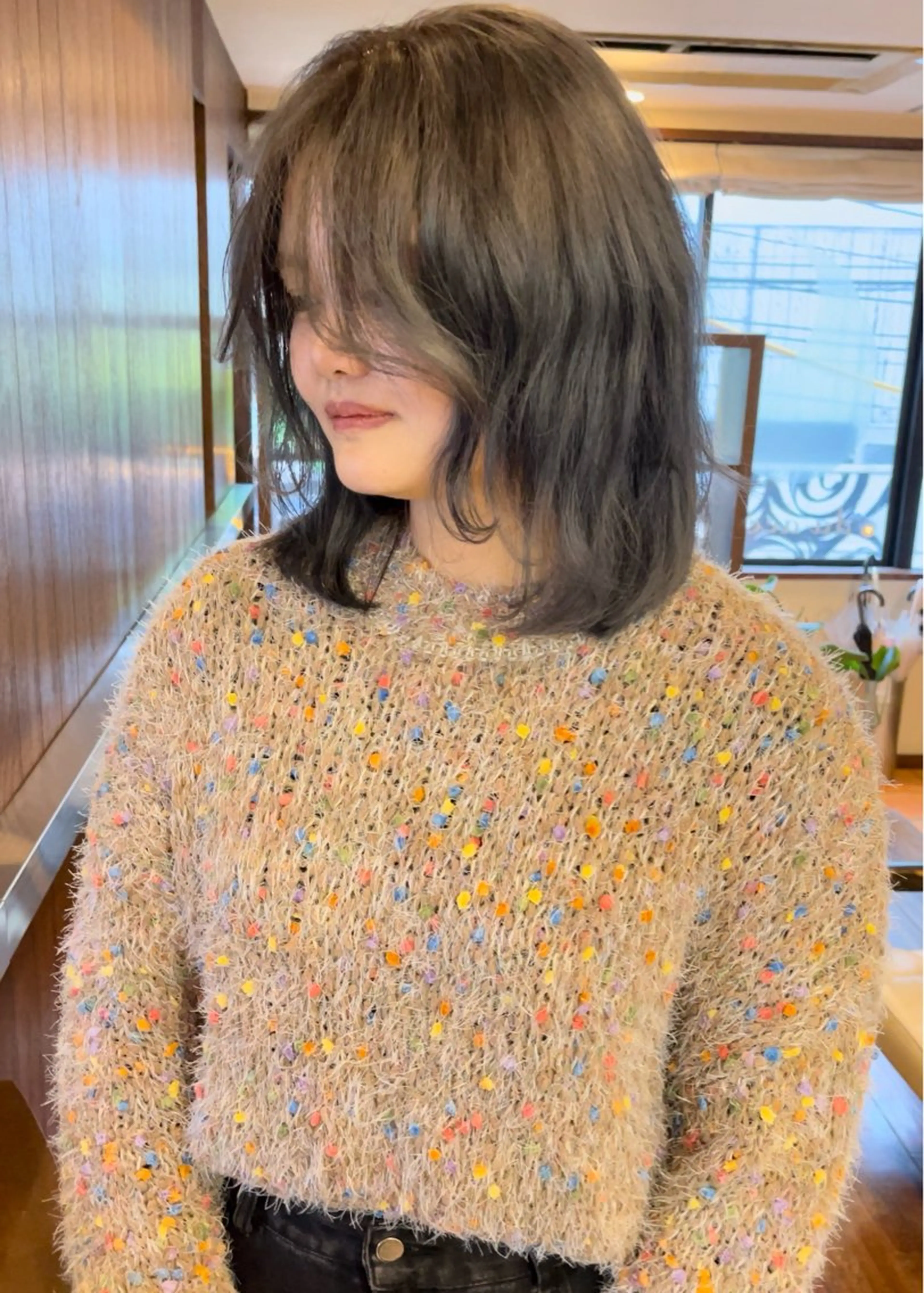 ミディアム カラー グレージュ カット ヘアカラー トリートメント 髪質改善ｶﾗｰ ｹｱﾌﾞﾘｰﾁ/ﾀﾑのヘアスタイル