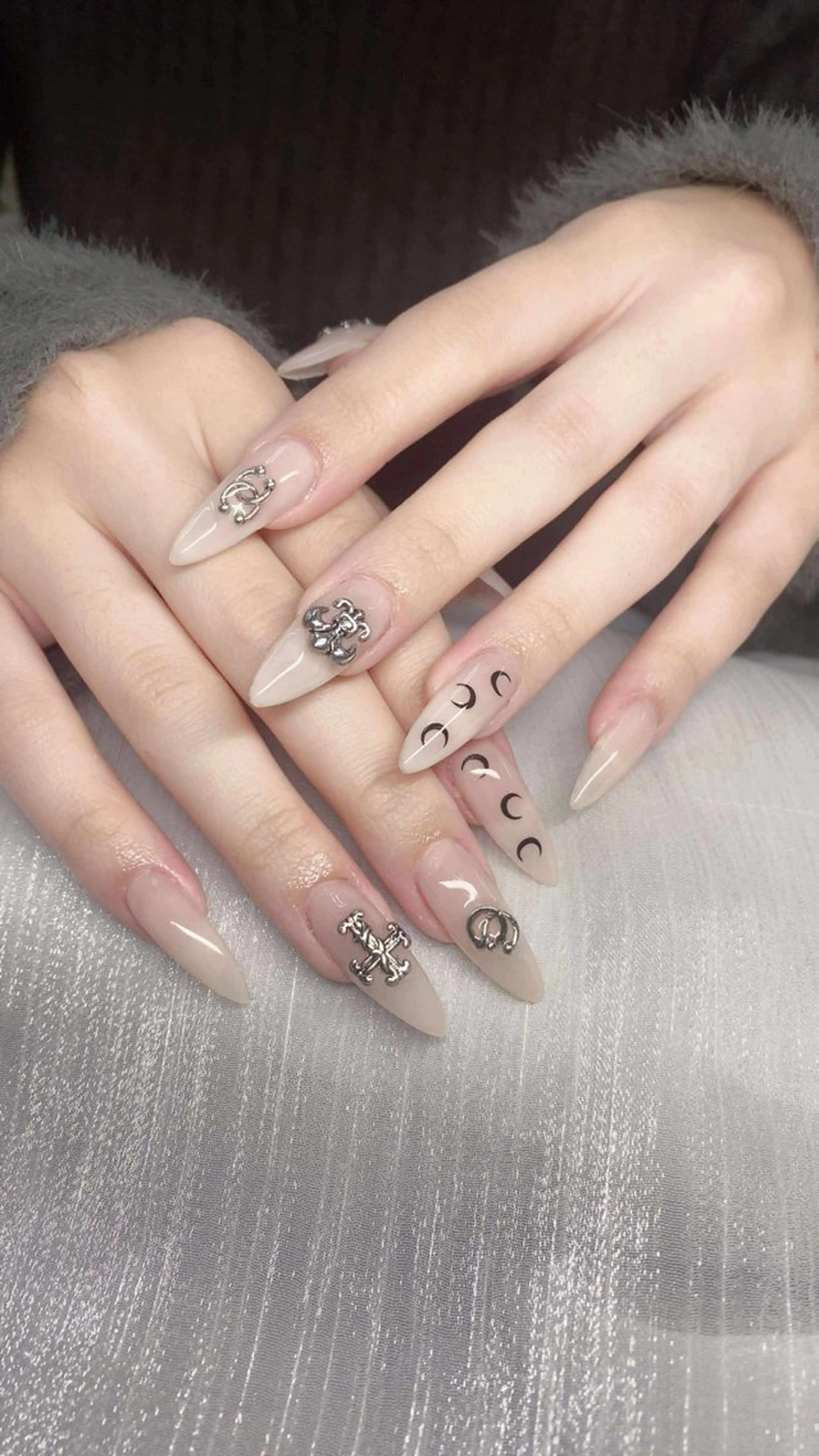 ネイル フレンチネイル グラデーション キラキラネイル 韓国ネイル マグネットネイル ハンドネイル Mlan Nailのネイルデザイン