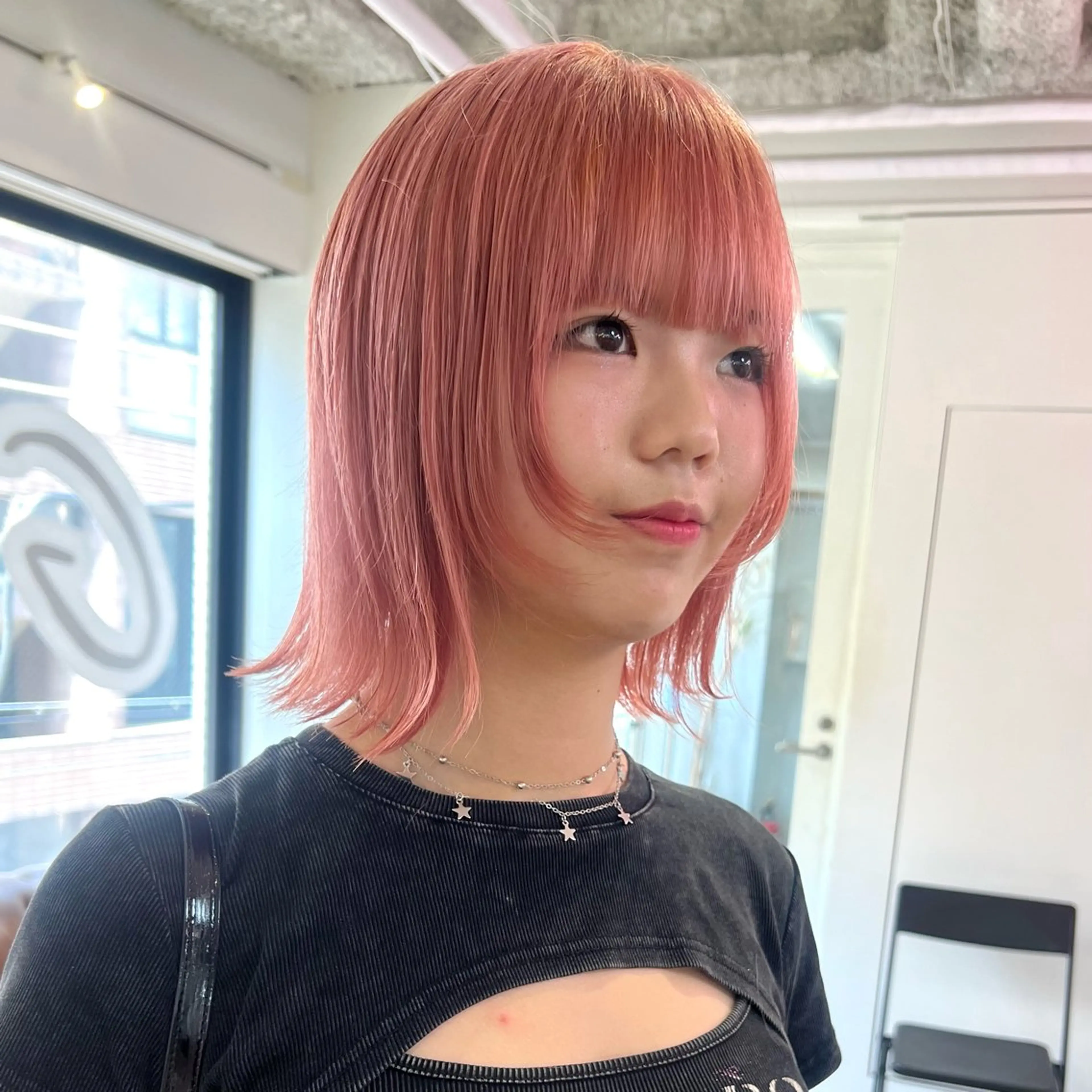 ショート カラー パーマ ヘアアレンジ メンズ カット ヘアカラー 🧨ブリーチー×ボブ レイヤー💎じゅえるのヘアスタイル