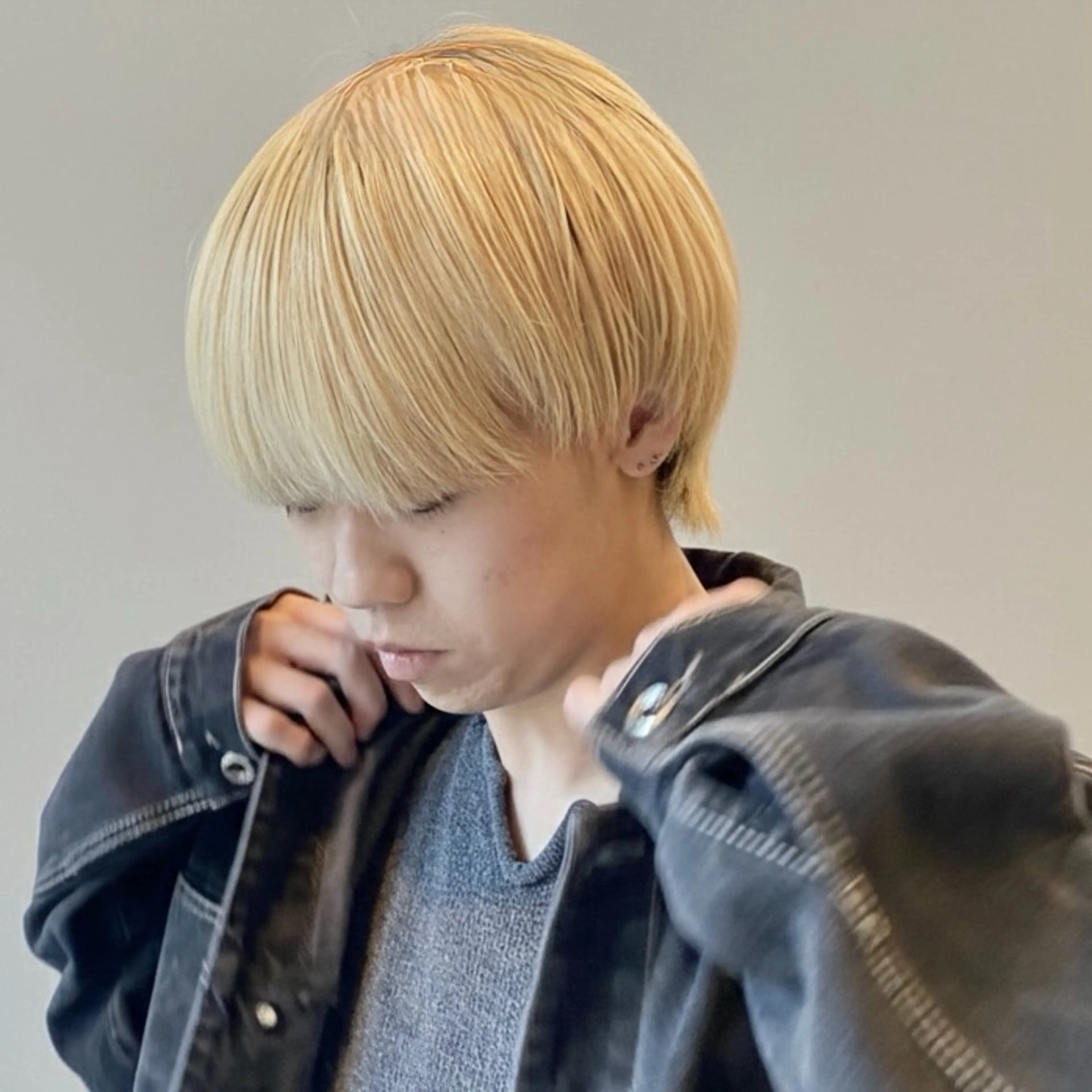 カラー メンズ メンズハイトーン マッシュ ハイトーンカラー カット ヘアカラー SALOWIN名古屋所属・駒沢 聡のヘアスタイル