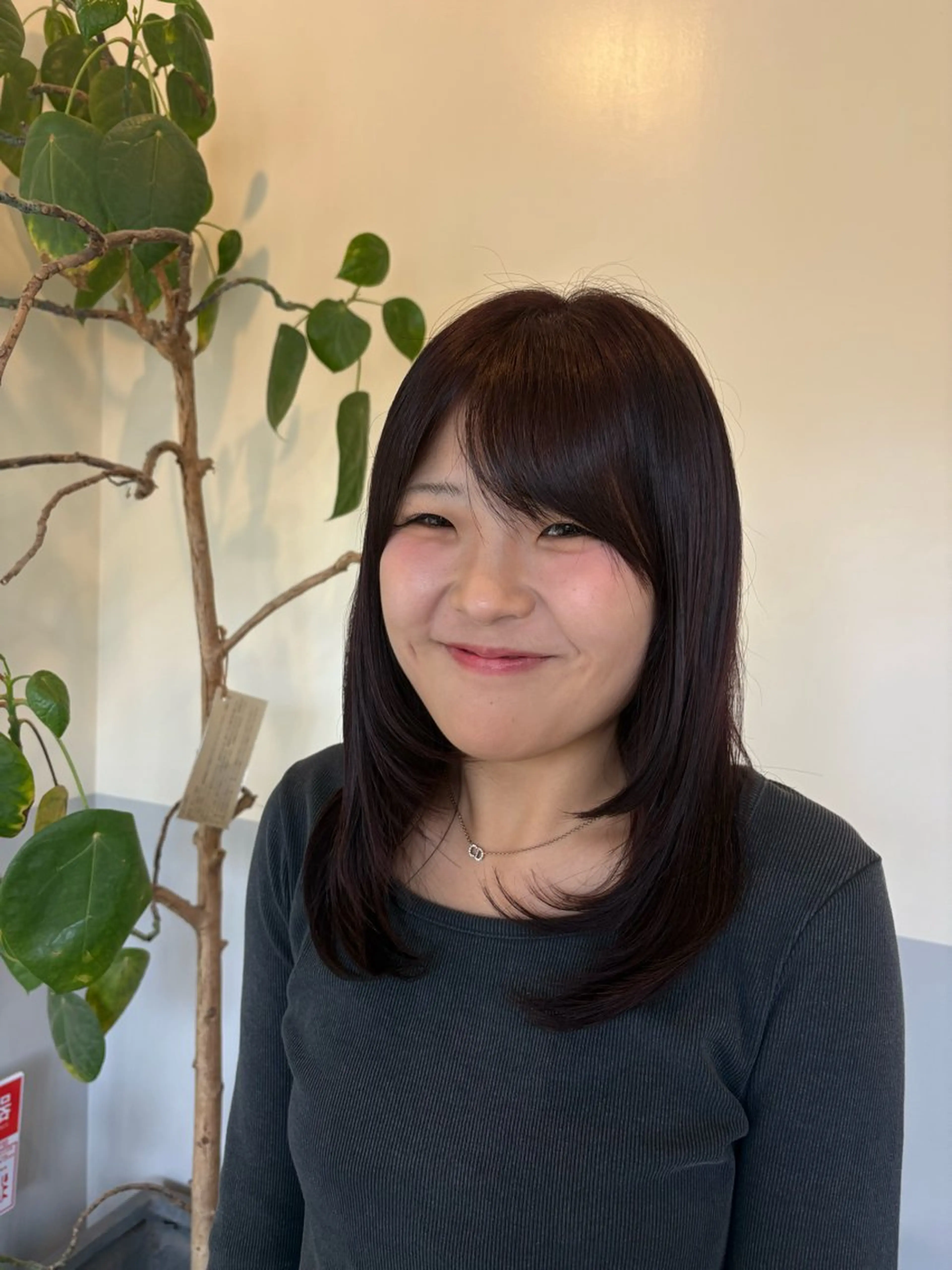 ミディアム 顔周りカット レイヤーカット 小顔カット 鈴木 美由華のヘアスタイル