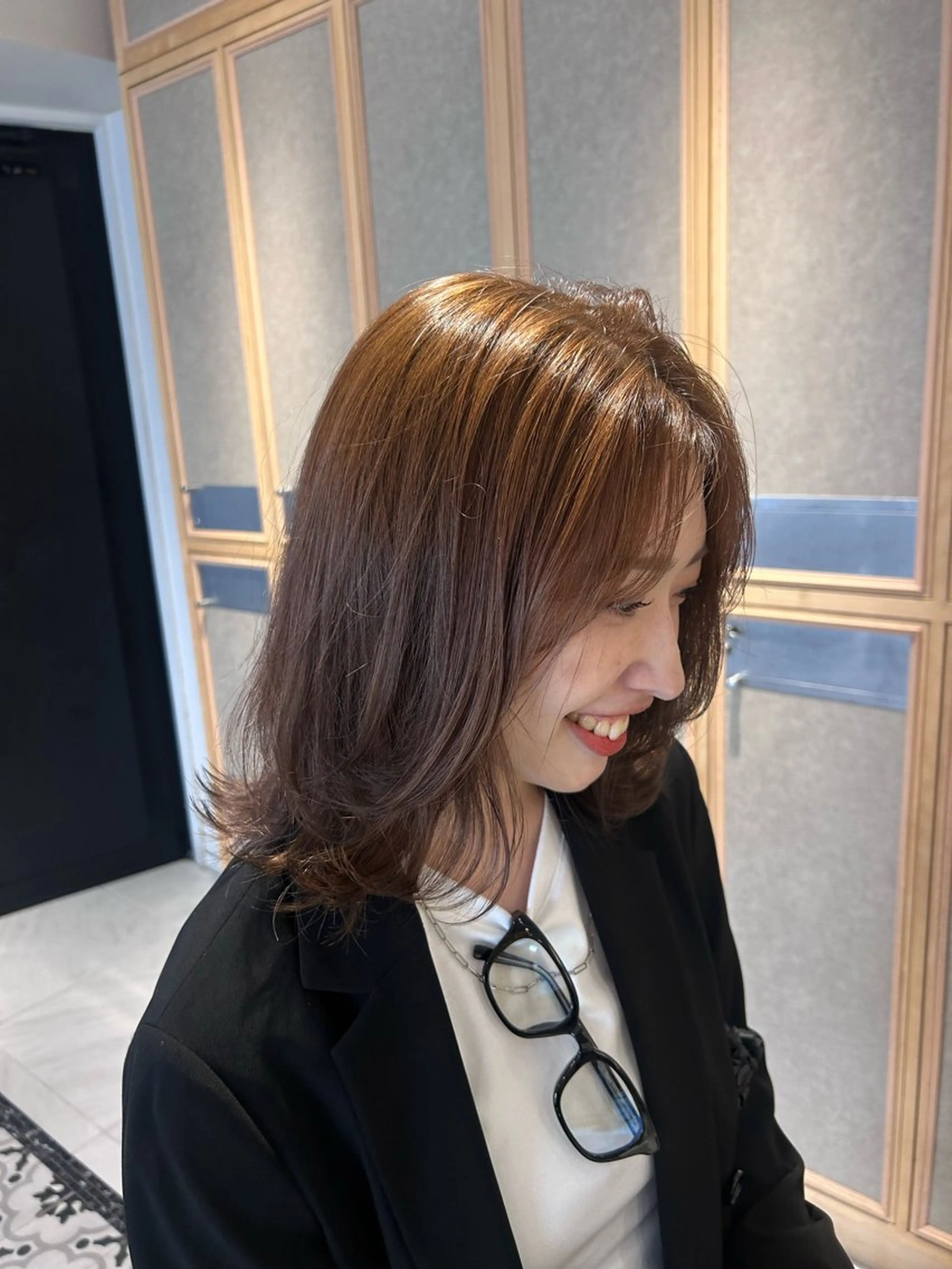 ミディアム カラー ブリーチ ブリーチなしカラー レイヤーカット カット ヘアカラー トリートメント ヘッドスパ ヘアセット miko🪽地毛風/ ハイトーン/レイヤーのヘアスタイル