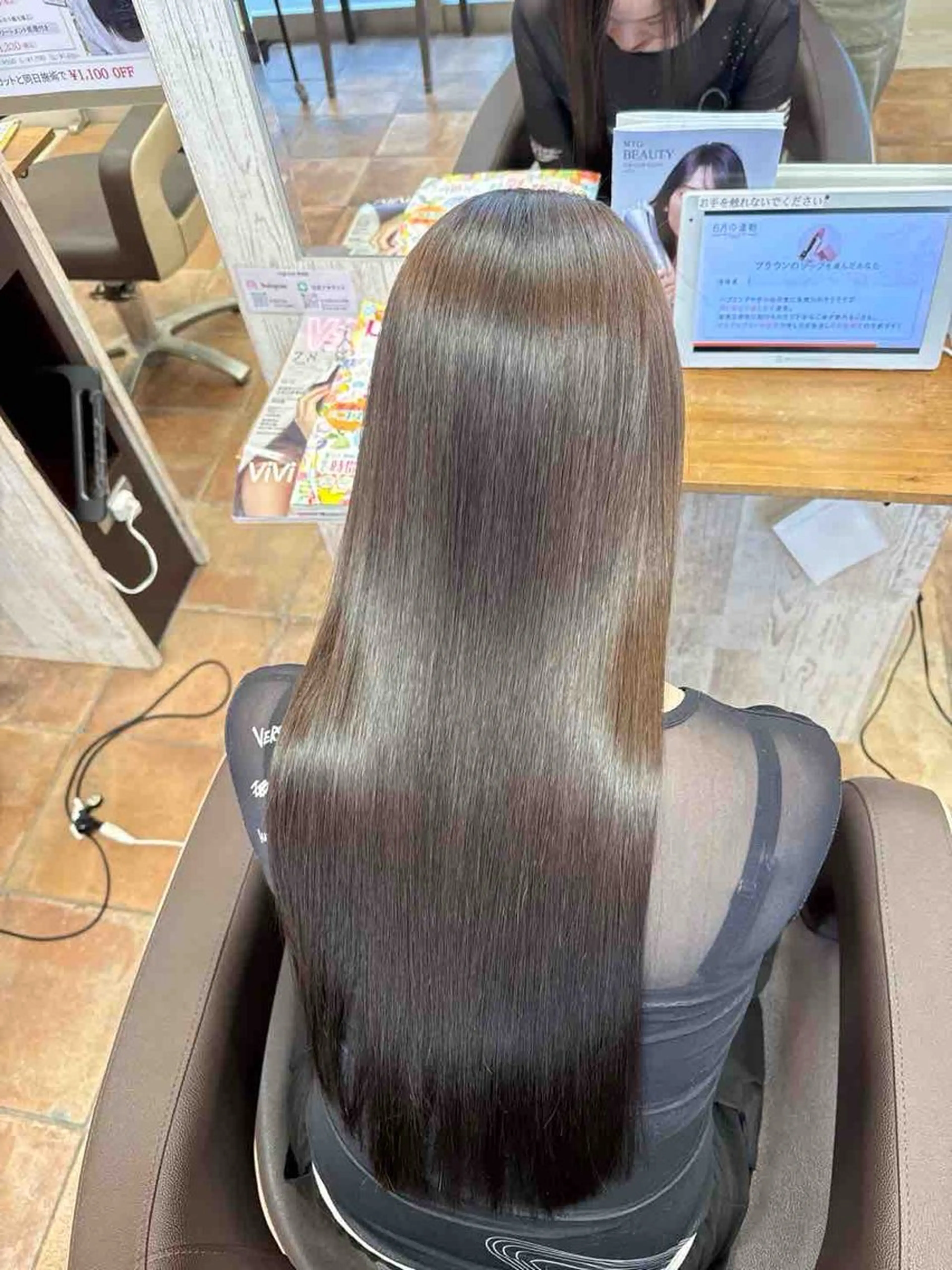 ロング 白髪ぼかし☘️クセ 活かし🎈小倉🥇のヘアスタイル