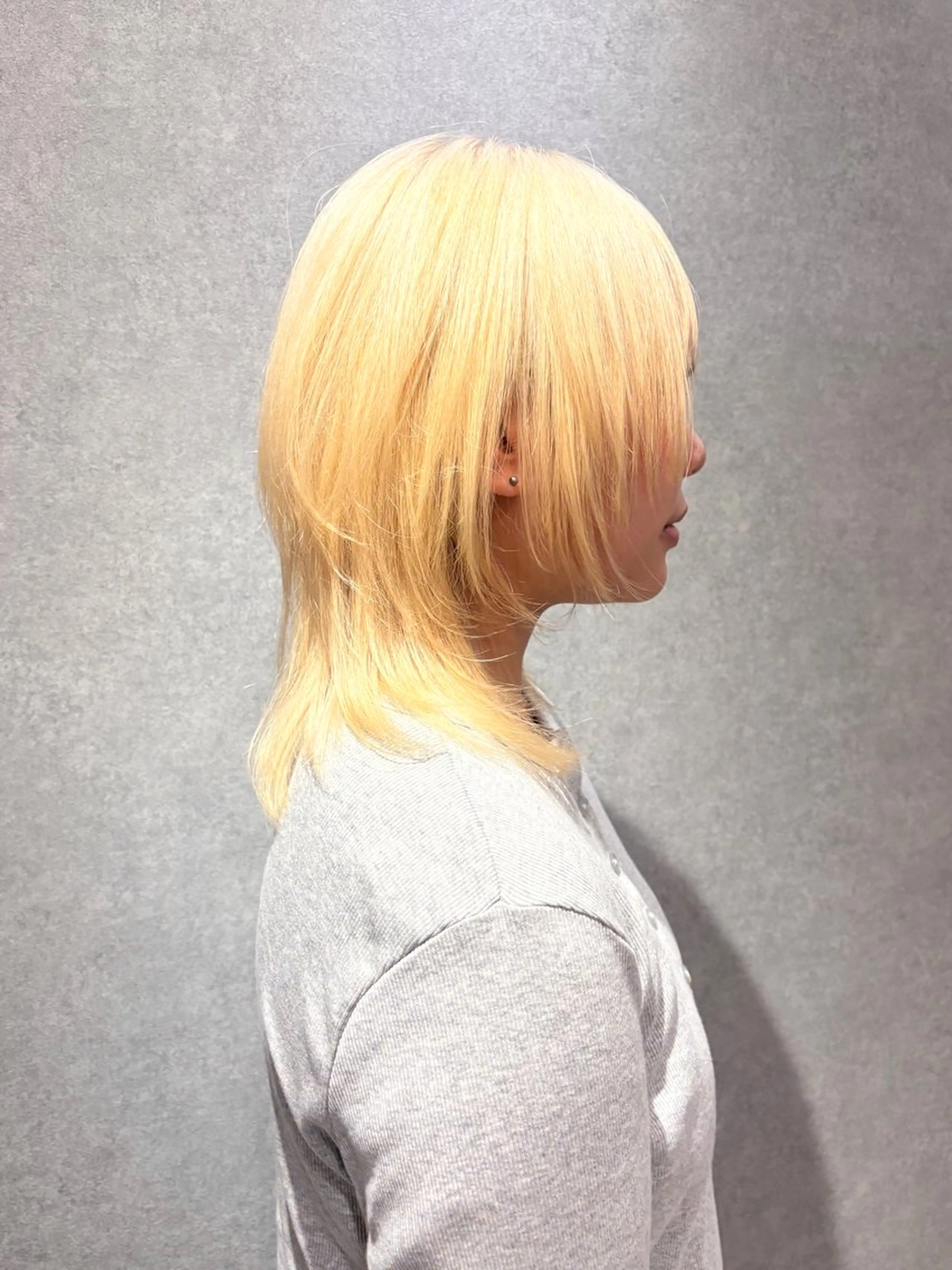 ミディアム カット ヘアカラー トリートメント ハイトーン/ウルフ/ レイヤー/Asukaのヘアスタイル