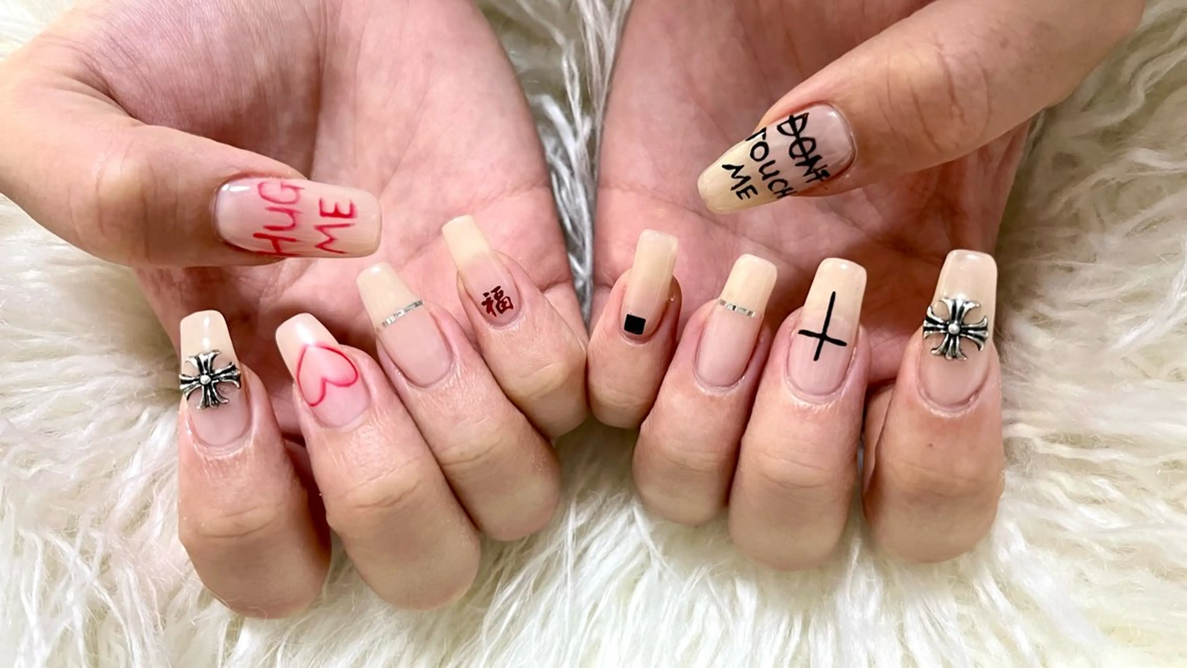 ネイル Queennail 北堀江megumiのネイルデザイン