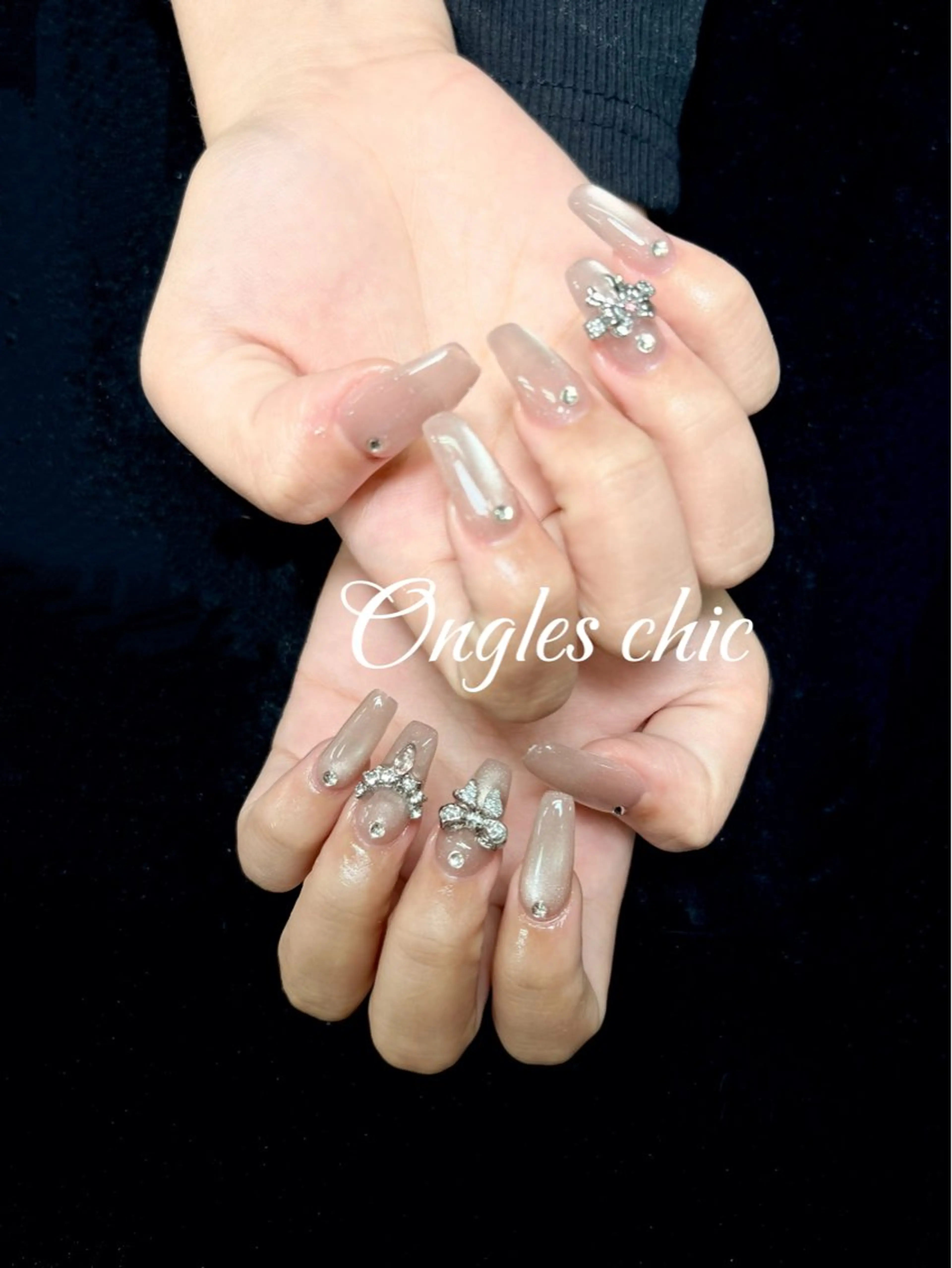 ネイル マグネットネイル ビー玉ネイル ハンドネイル ハンドケア ongles chicのネイルデザイン