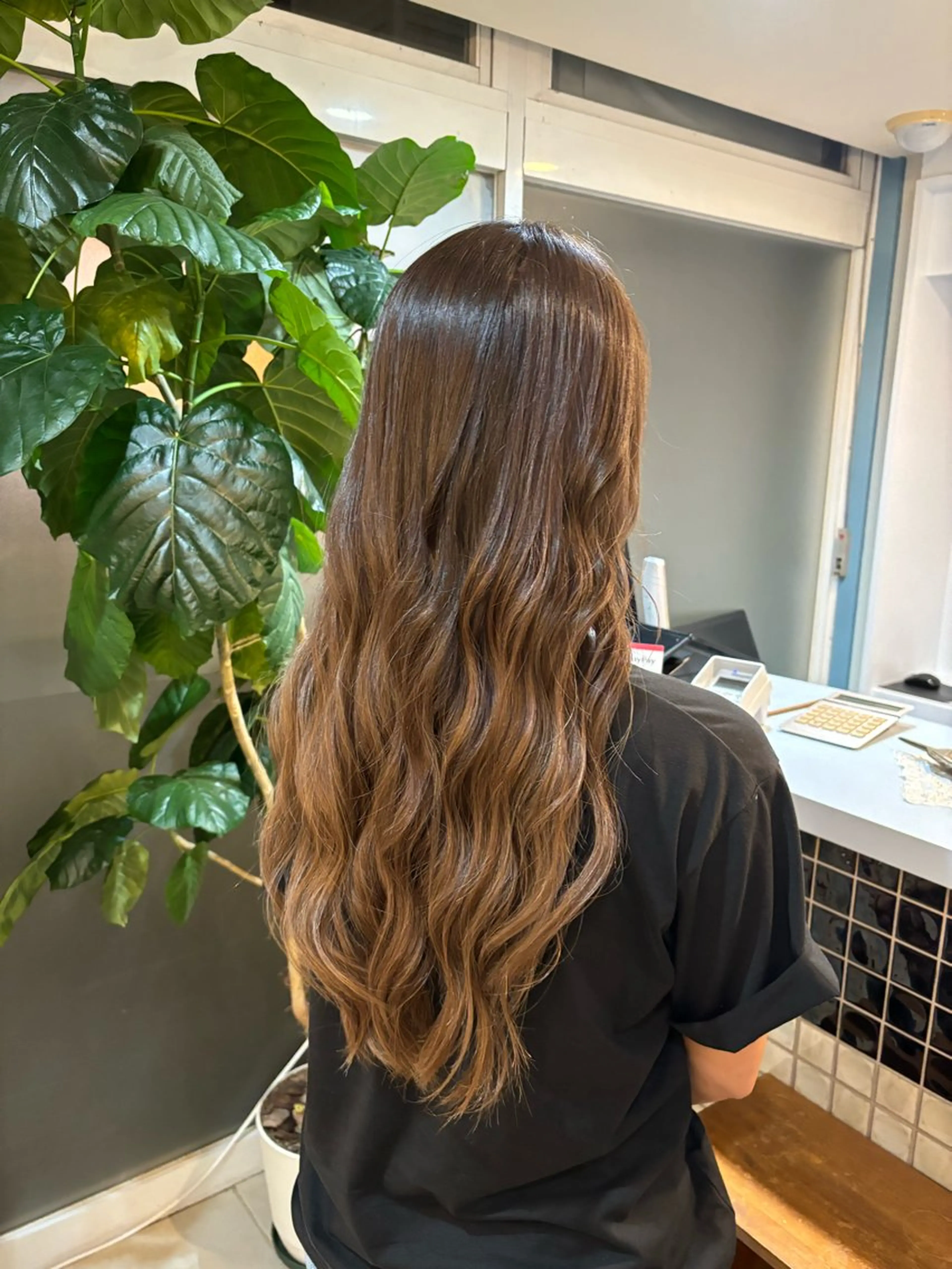 ロング カラー 伊藤 杏奈のヘアスタイル