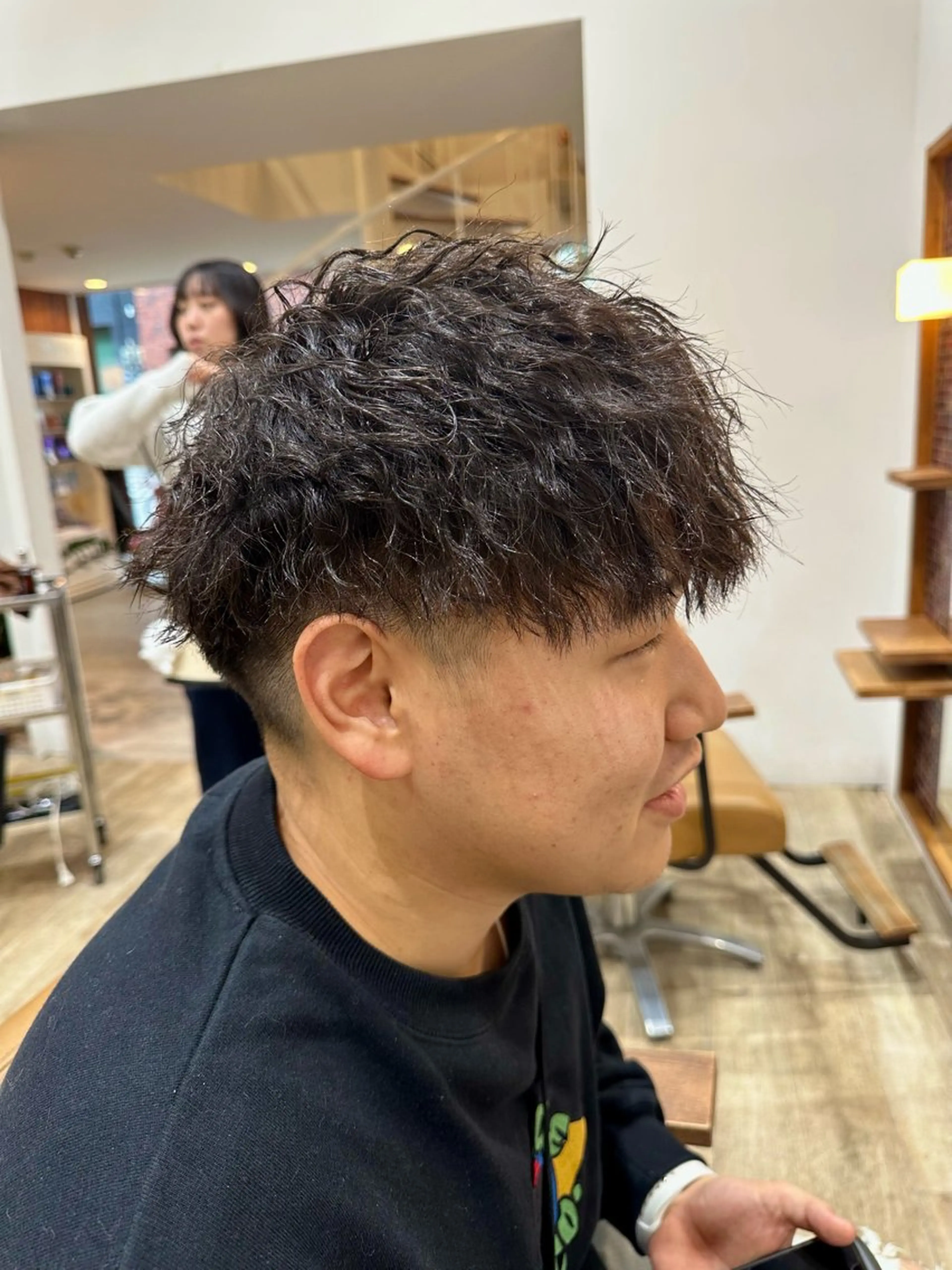 ショート パーマ メンズ メンズブリーチ センターパート フェードカット フェザーパーマ メンズハイライト カット パーマ peakshair所属・髪質改善/メンズパ ーマ𝒀𝑼𝑻𝑶のヘアスタイル