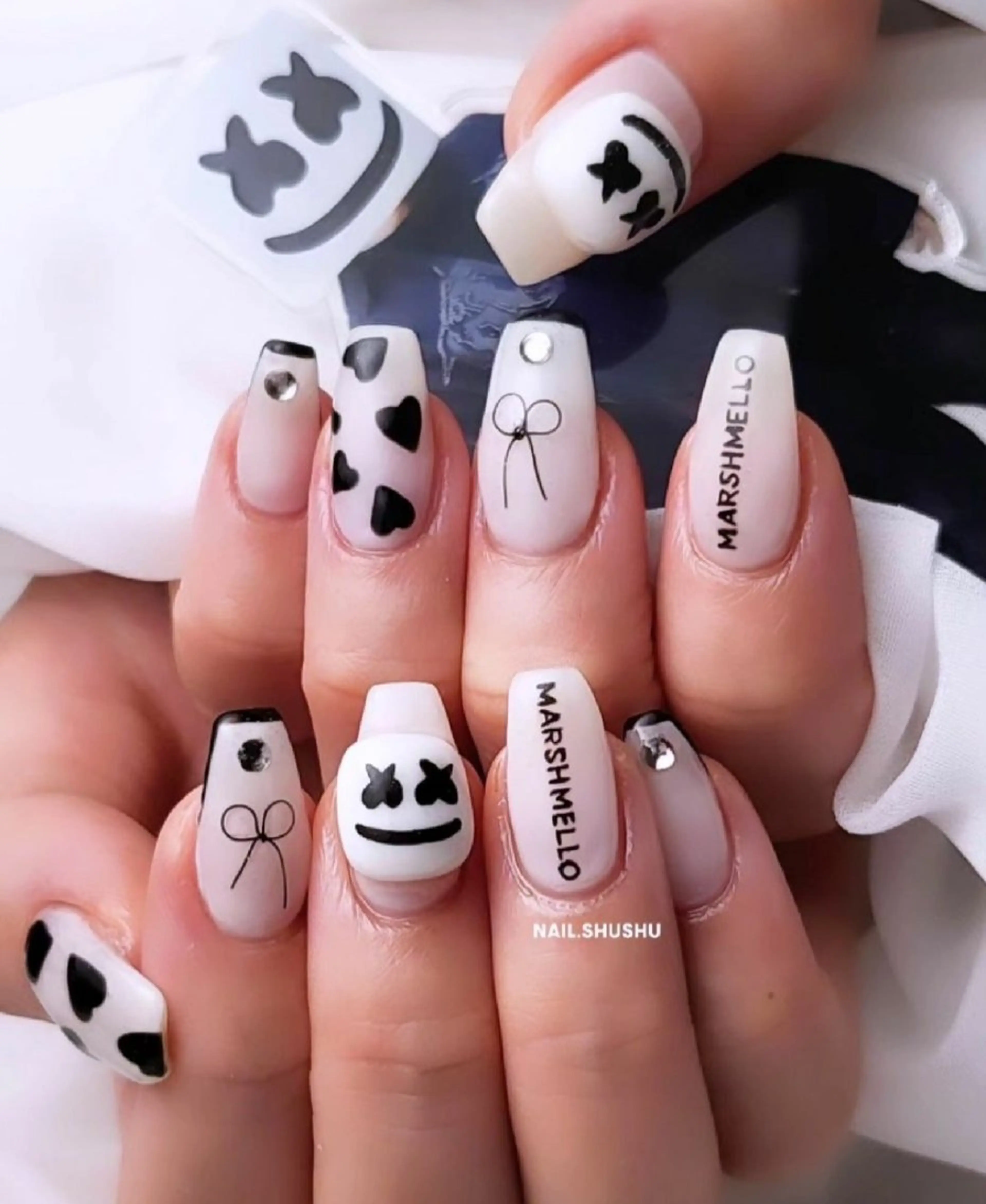 ネイル 持ち込み ニュアンスネイル ワンカラーネイル シンプルネイル 冬ネイル ハンドネイル 3dパーツ/流行り 👧shushu❤️のネイルデザイン