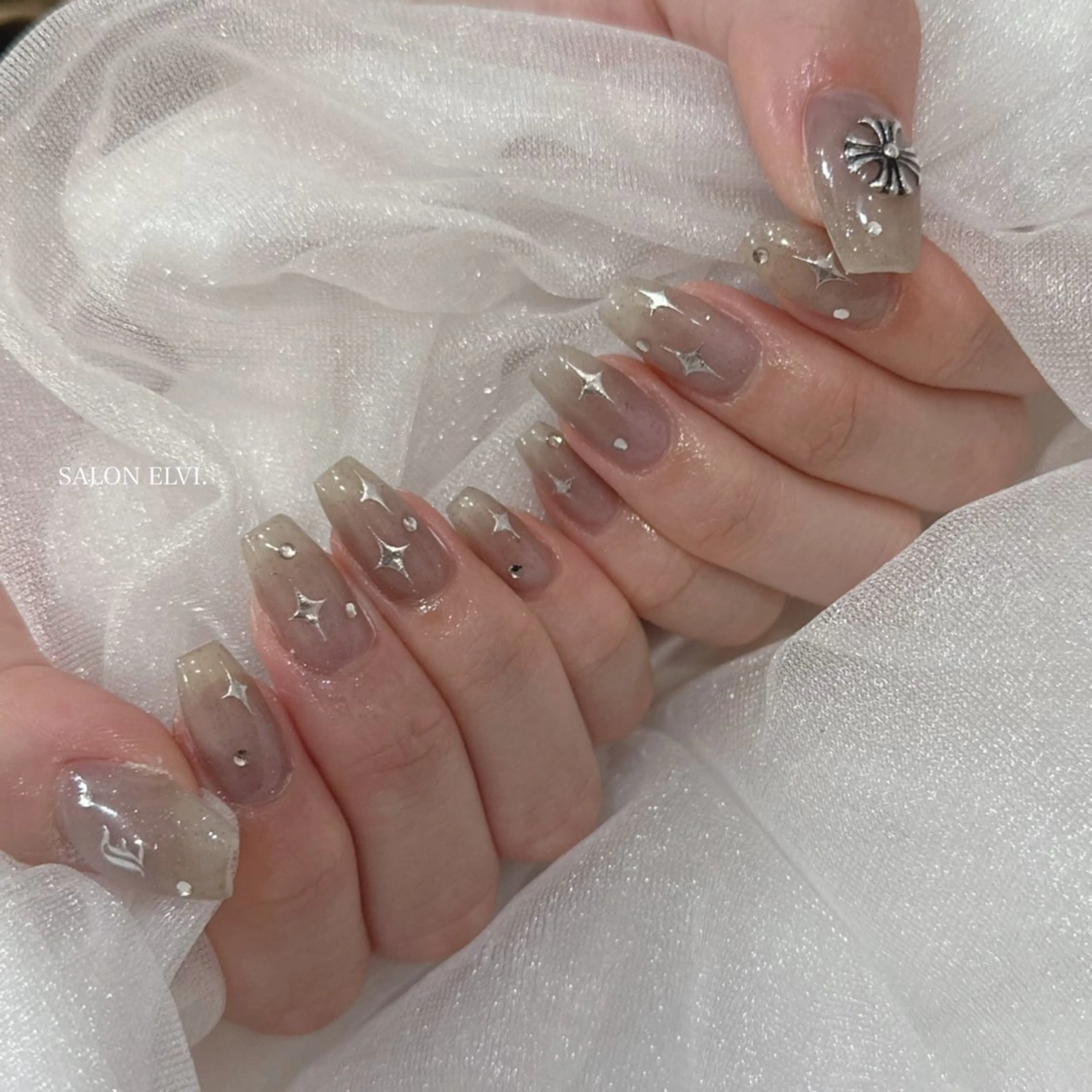 ネイル SALON ELVI.所属・SALON ELVI.のネイルデザイン