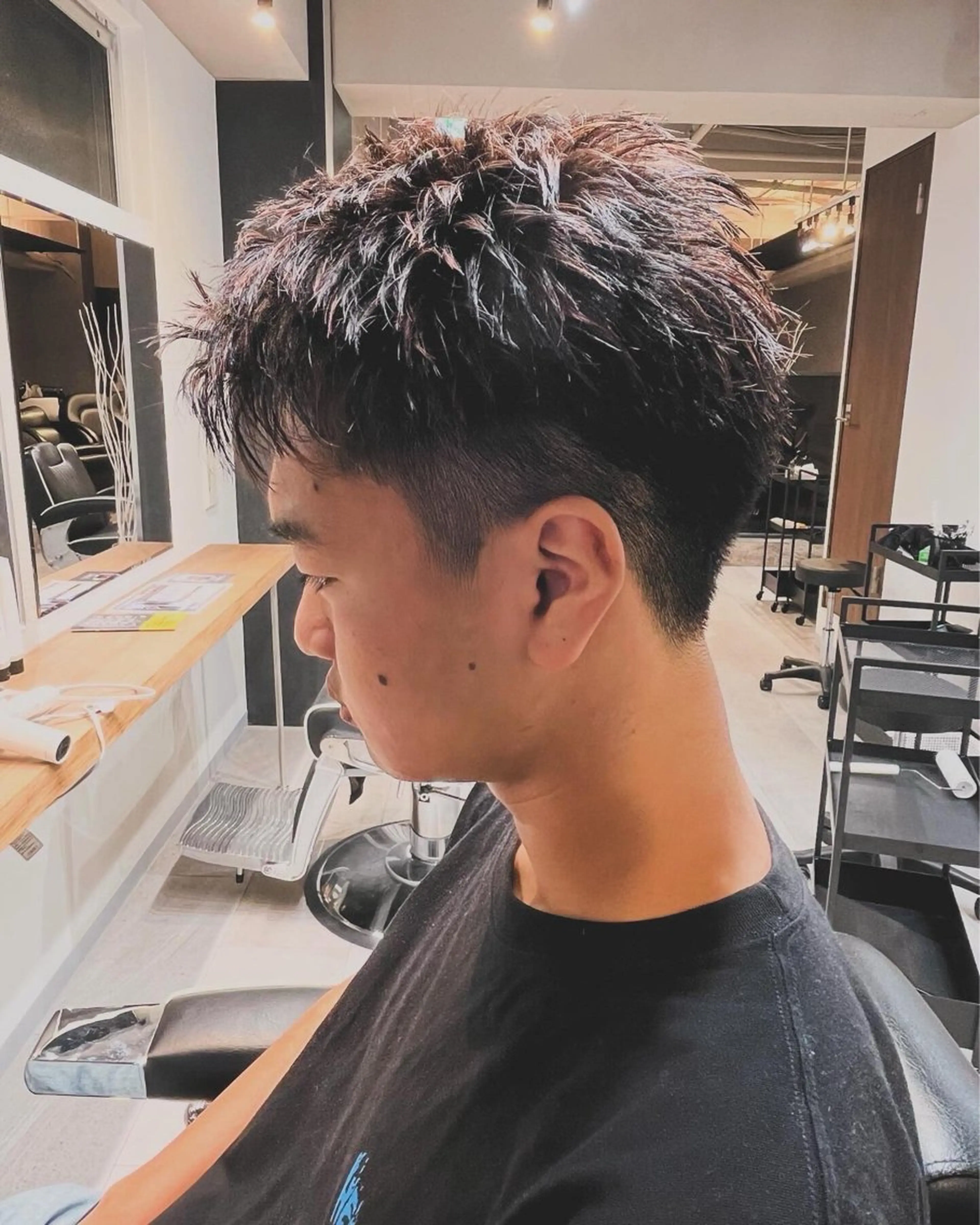 メンズ メンズブリーチ センターパート フェードカット メンズハイライト メンズパーマ カット 雄貴/ メンズ特化のヘアスタイル