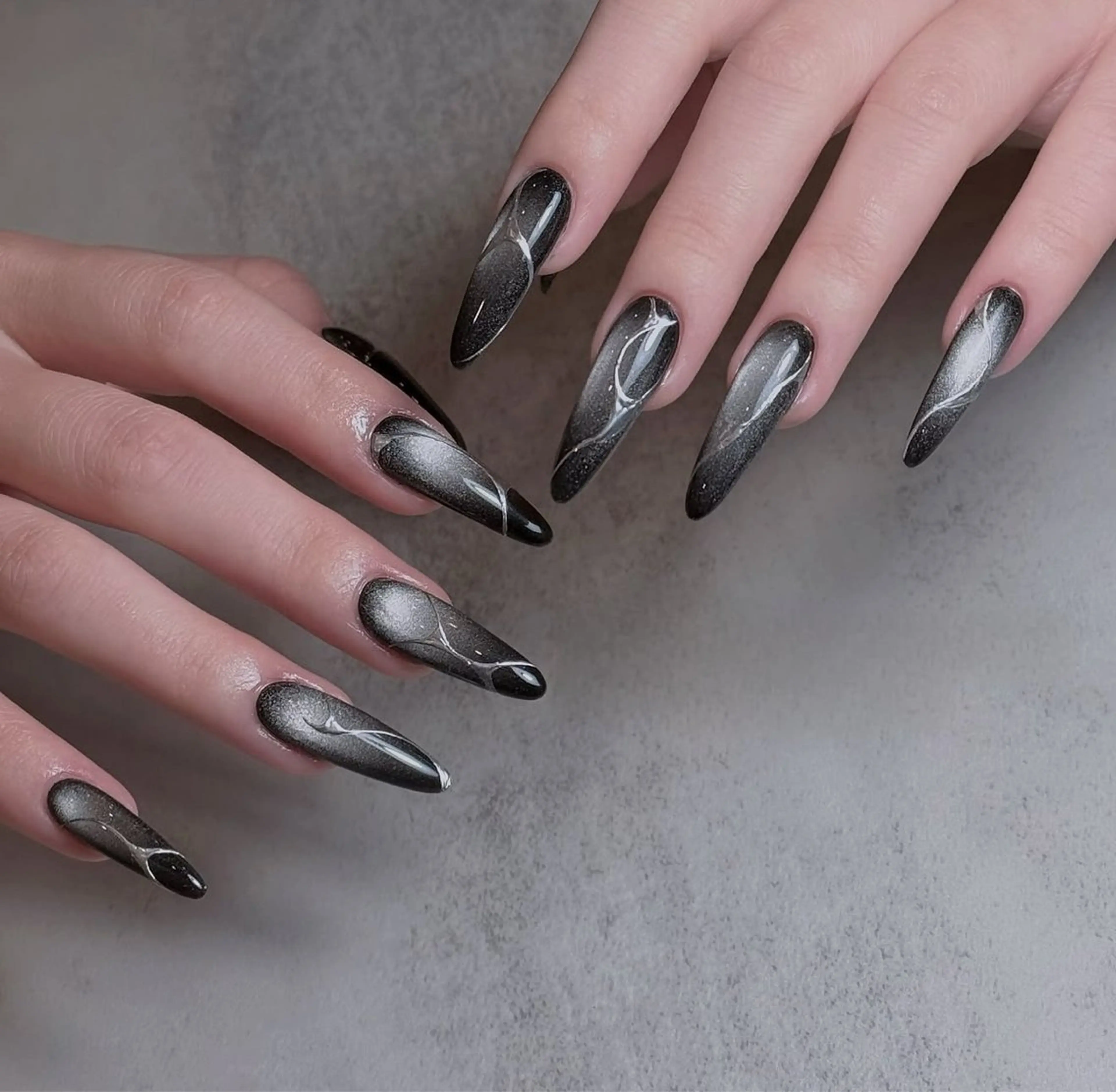 ネイル 成人式 キラキラネイル マグネットネイル ミラーネイル ニュアンスネイル ハンドネイル Lyna 池袋のネイルデザイン