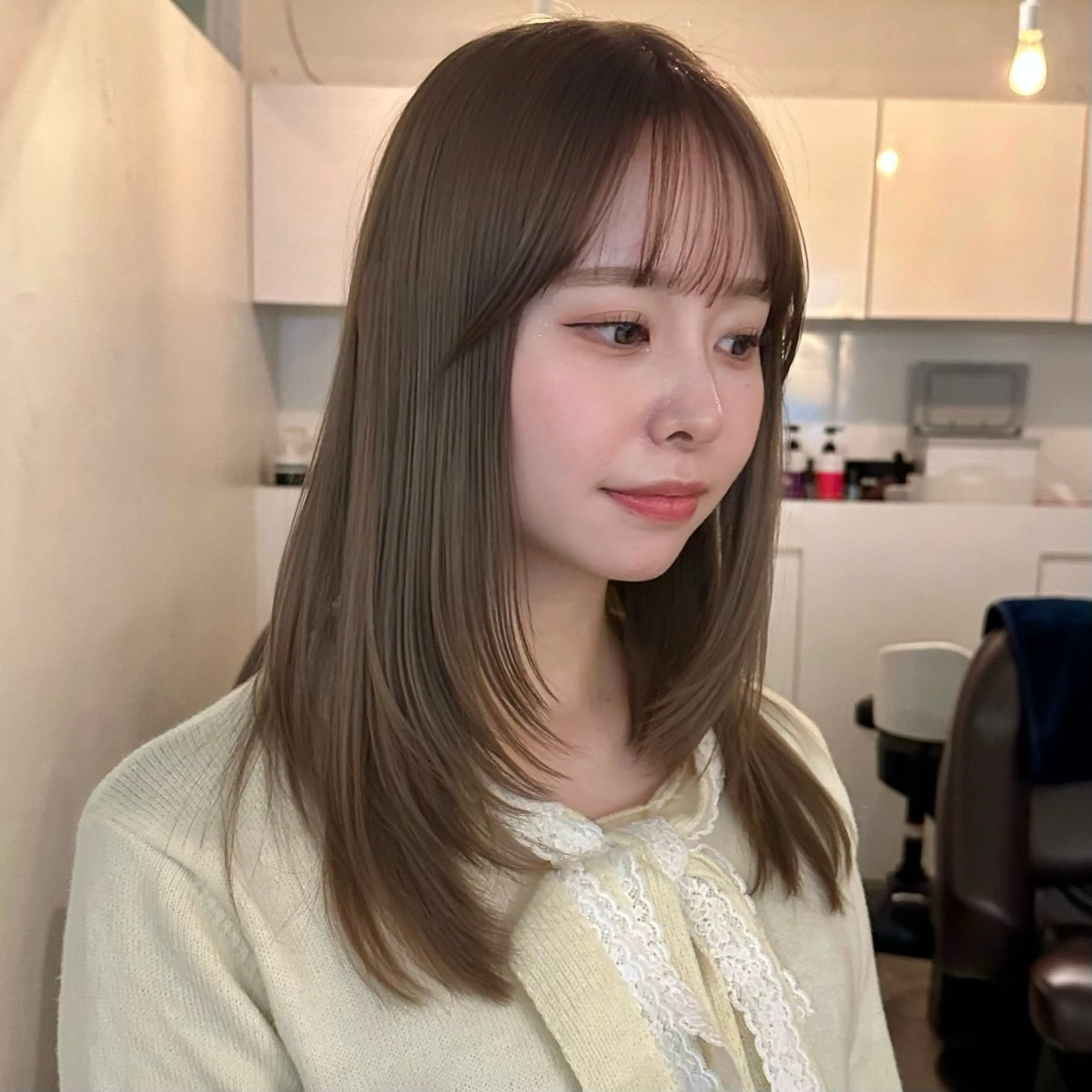 ミディアム カット ヘアカラー 🌹ハッシュカット、 レイヤー韓国ヘア🌹のヘアスタイル