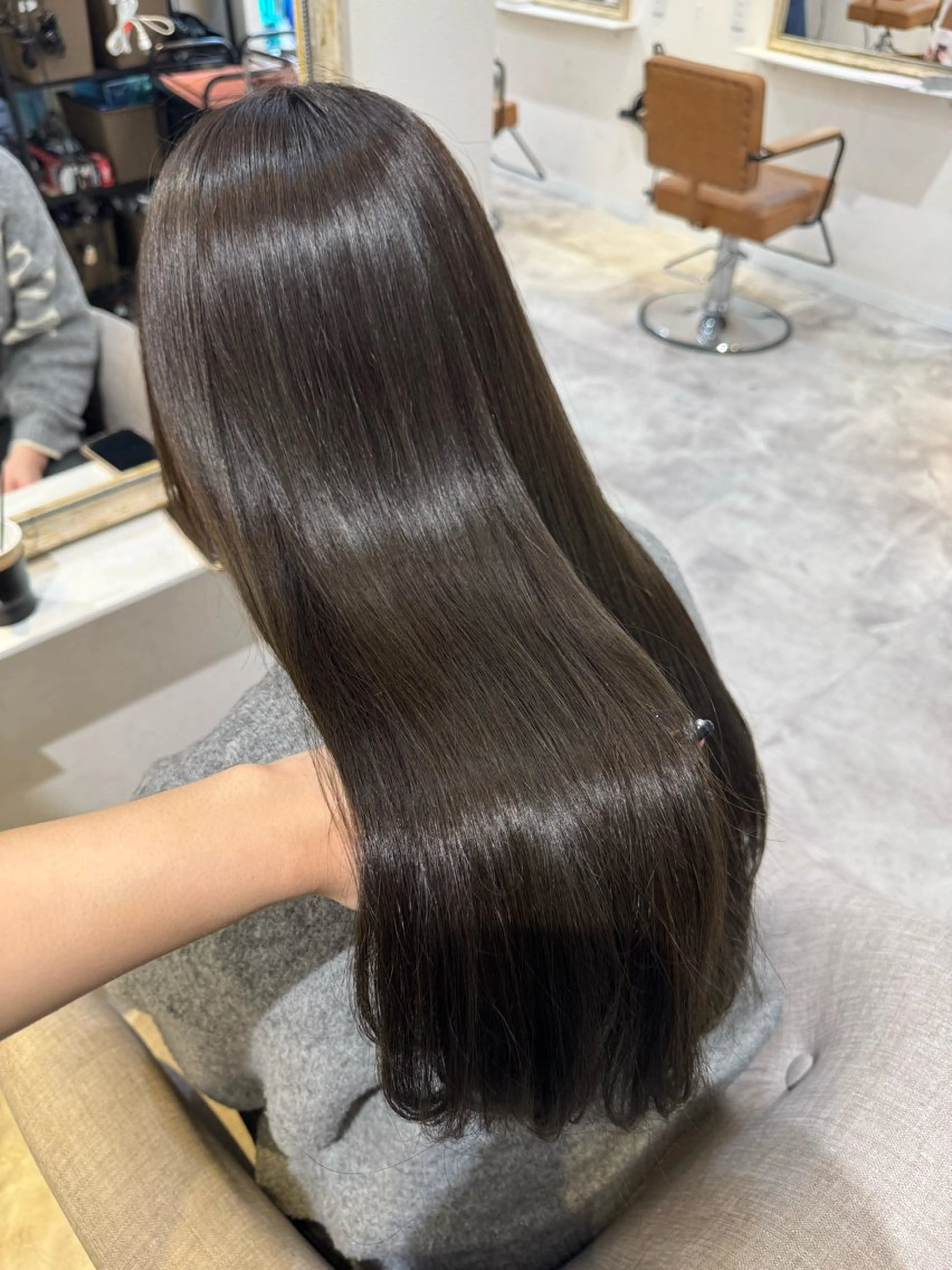 ロング カラー アッシュ アッシュブラウン ベージュカラー 黒髪 ブリーチ 赤み無し柔らかカラー 【梅田】madokaのヘアスタイル