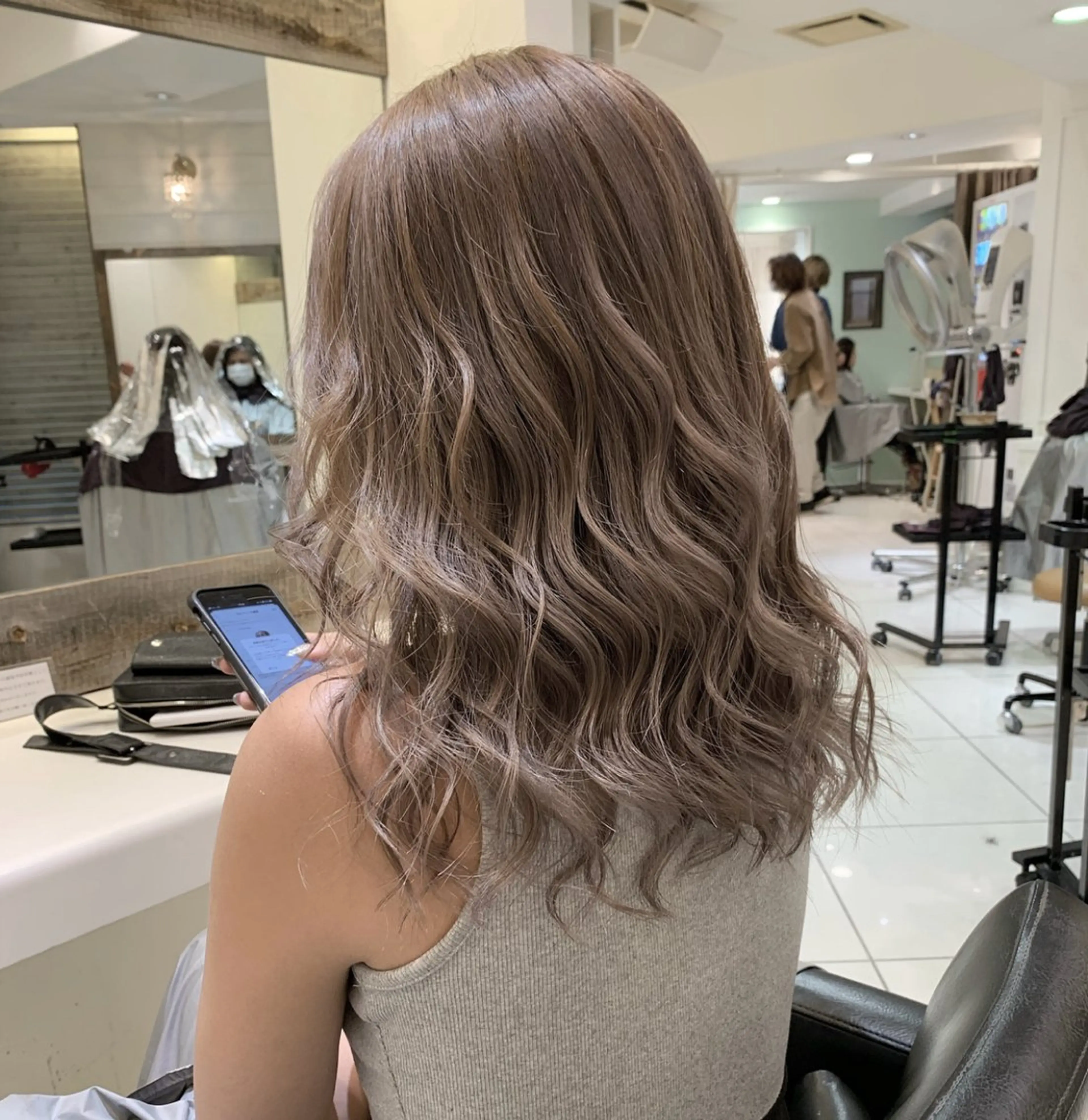 セミロング 外国人風カラー あおき りゅうせいのヘアスタイル