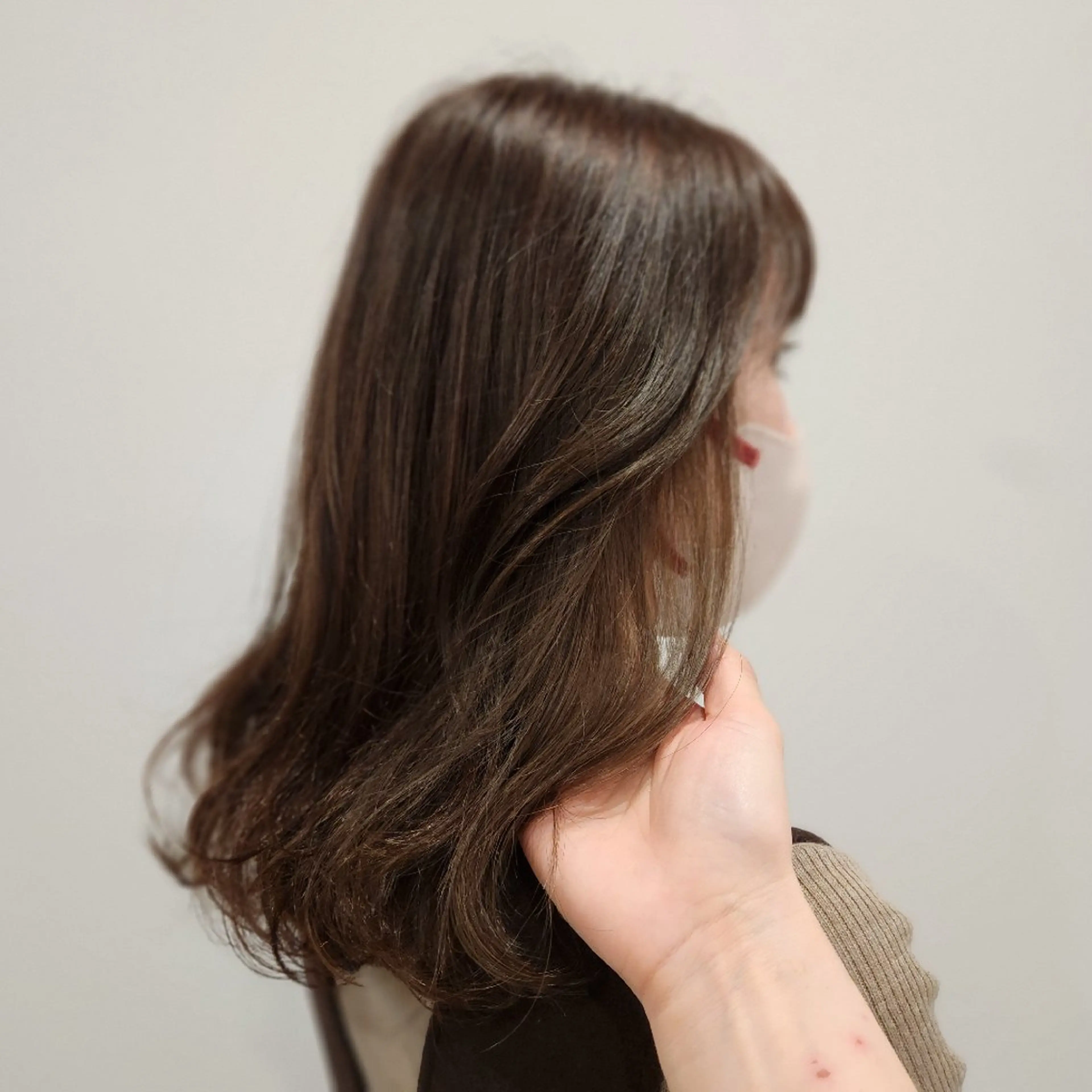 ミディアム カラー ベージュカラー ブリーチ インナーカラー オリーブベージュ O.hair designers所属・シールエクステ🎀 ホシノ🕒ユウカのヘアスタイル