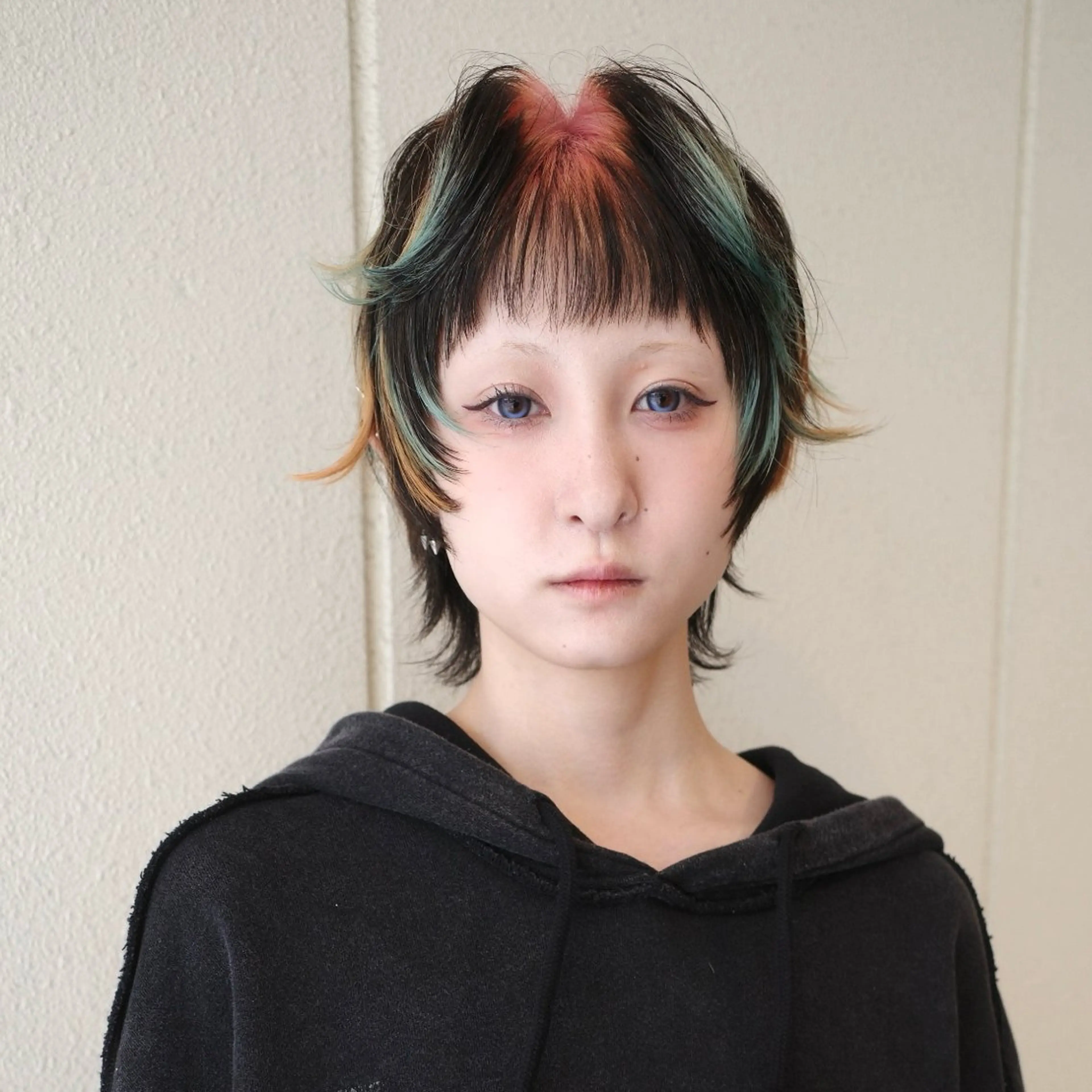 ショート カラー デザインカラー ウルフカット カット ヘアカラー ウルフ/レイヤー/ ブリーチ/牧原歩夢のヘアスタイル