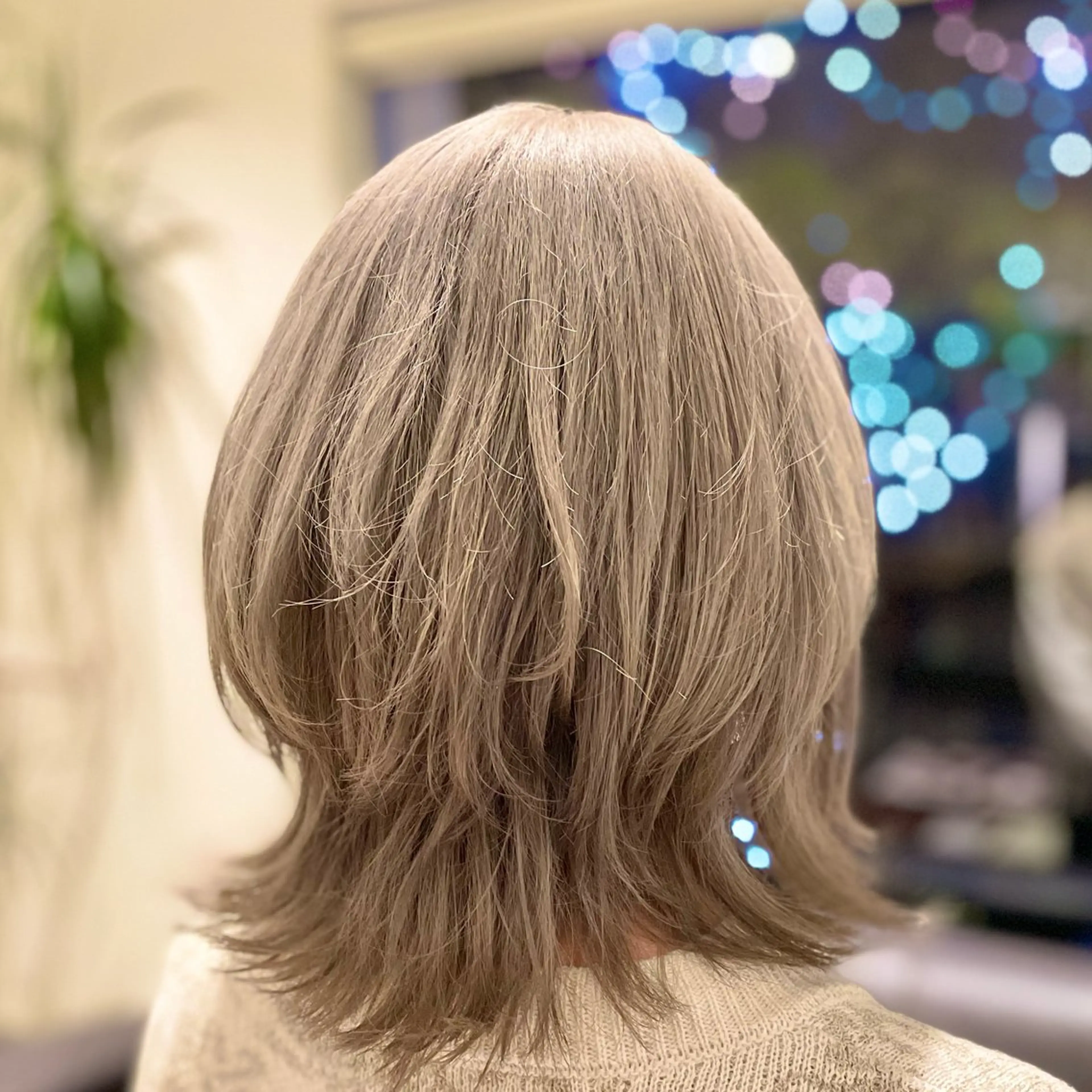 ミディアム カラー グレージュ 谷井 実結樹のヘアスタイル