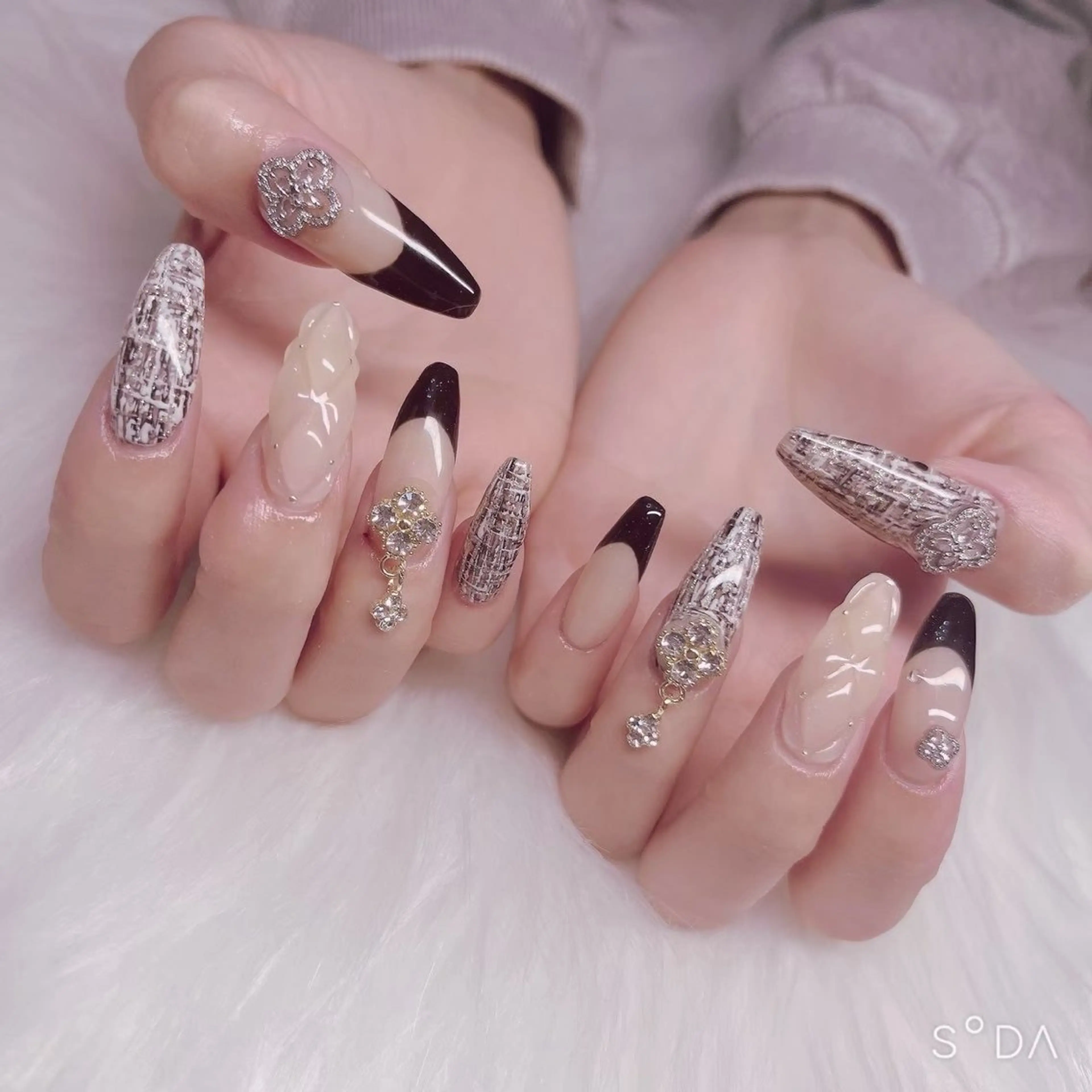 人気No.2✨ご新規様120分パーツ載せ放題アート持ち込みデザインの写真