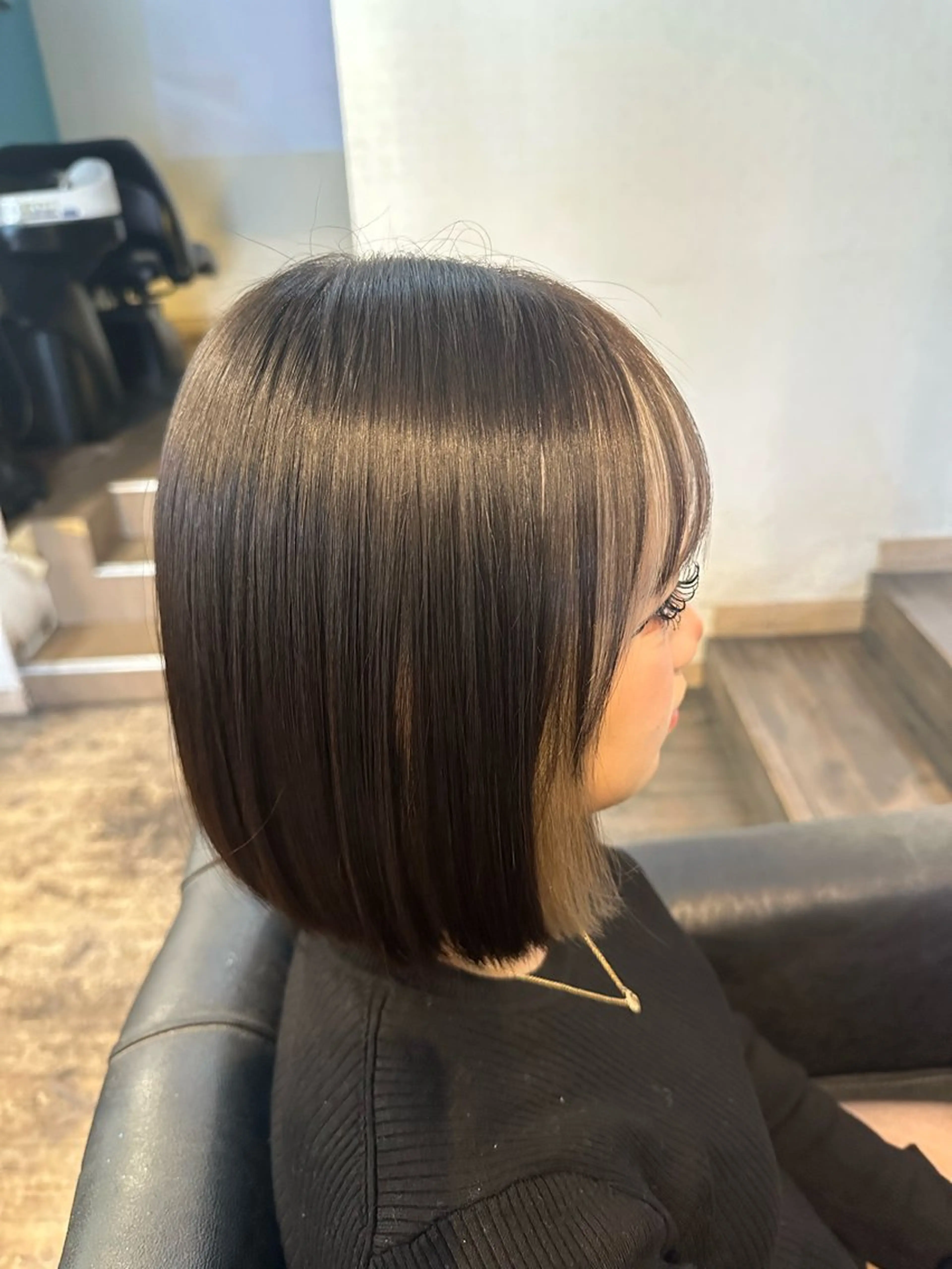 ショート カラー ブリーチ ヘアカラー 安達 望のヘアスタイル