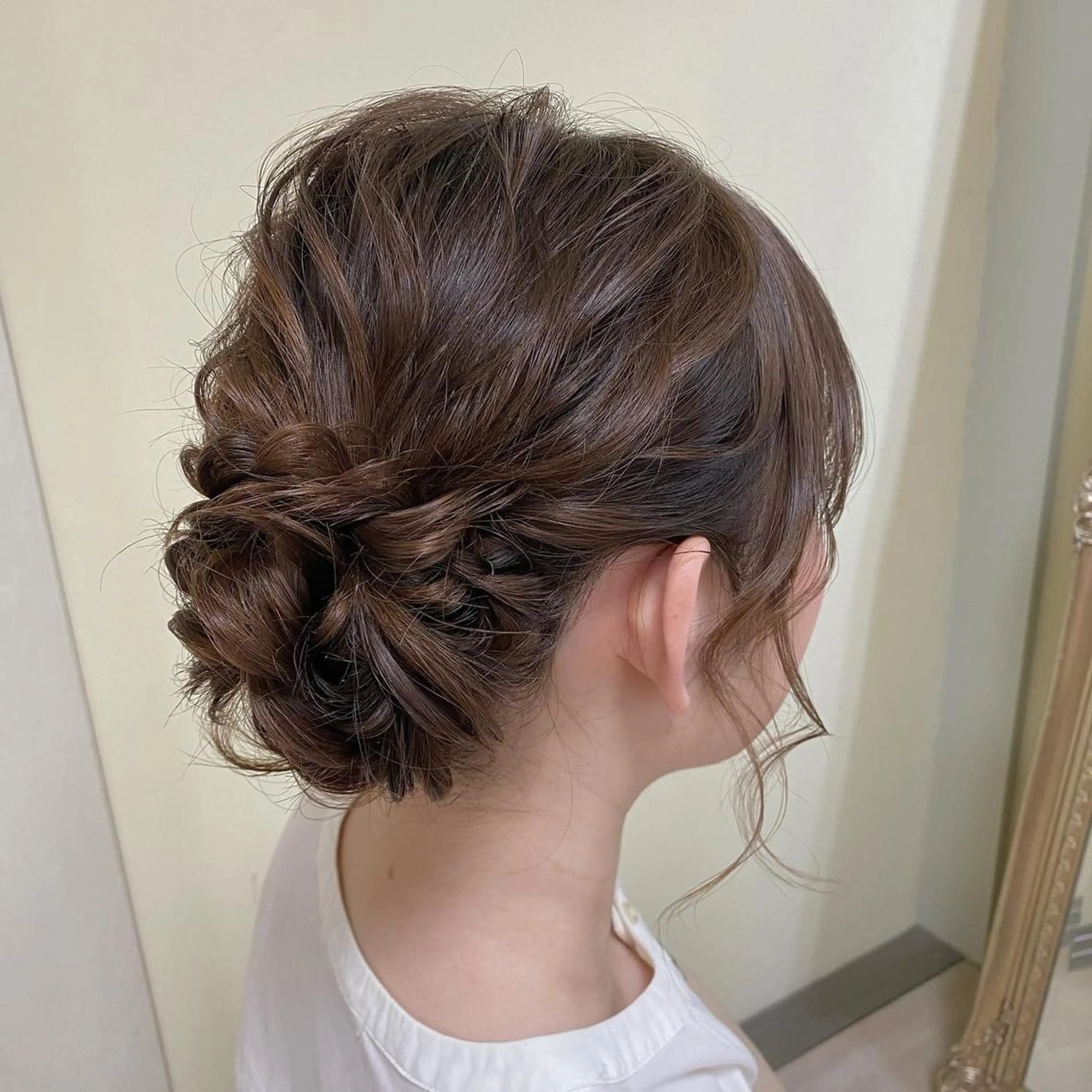 セミロング ヘアアレンジ ライト写真場所属・タニモト ユイのヘアスタイル