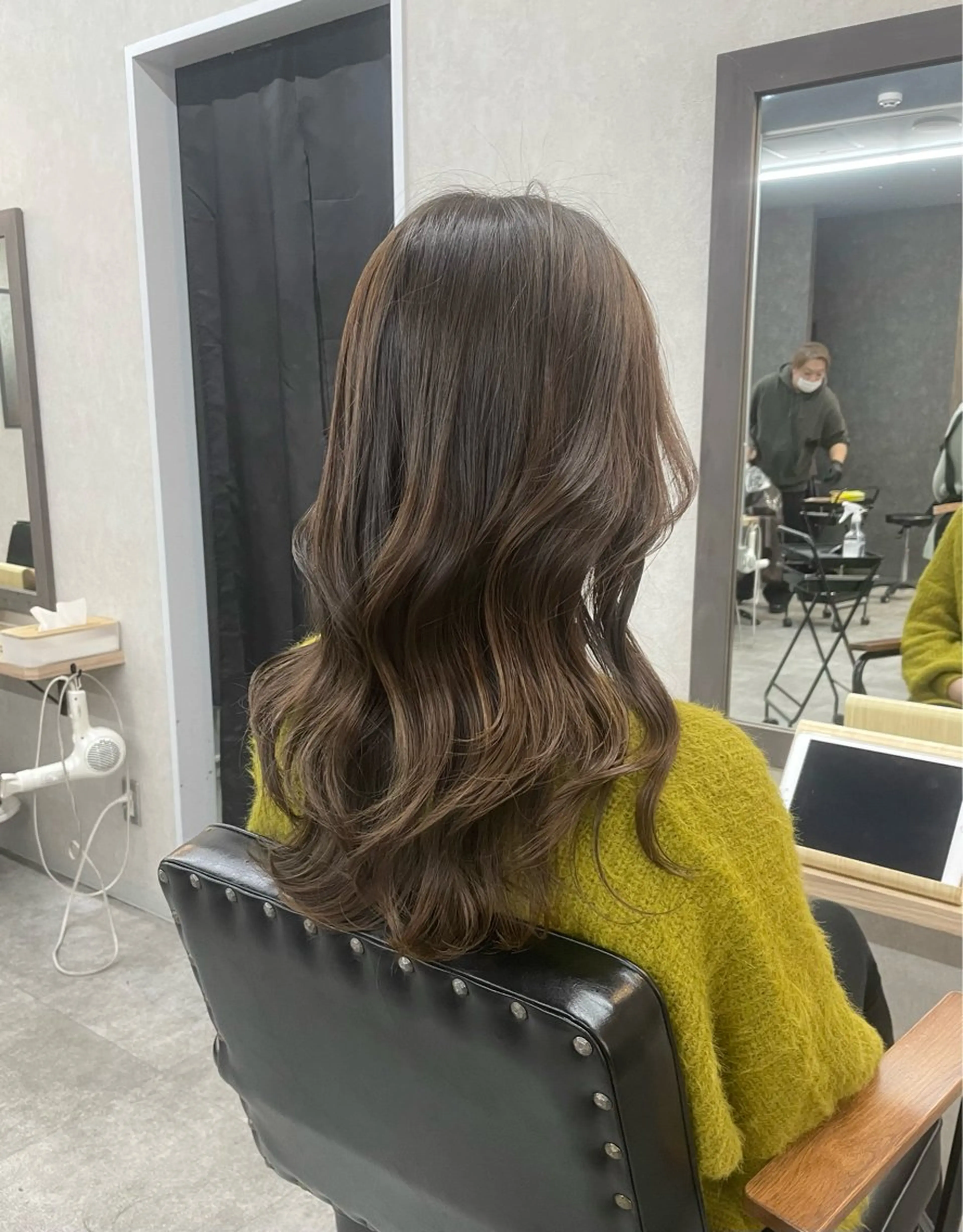 ミディアム カラー ベージュカラー レイヤーカット いなみね はるきのヘアスタイル