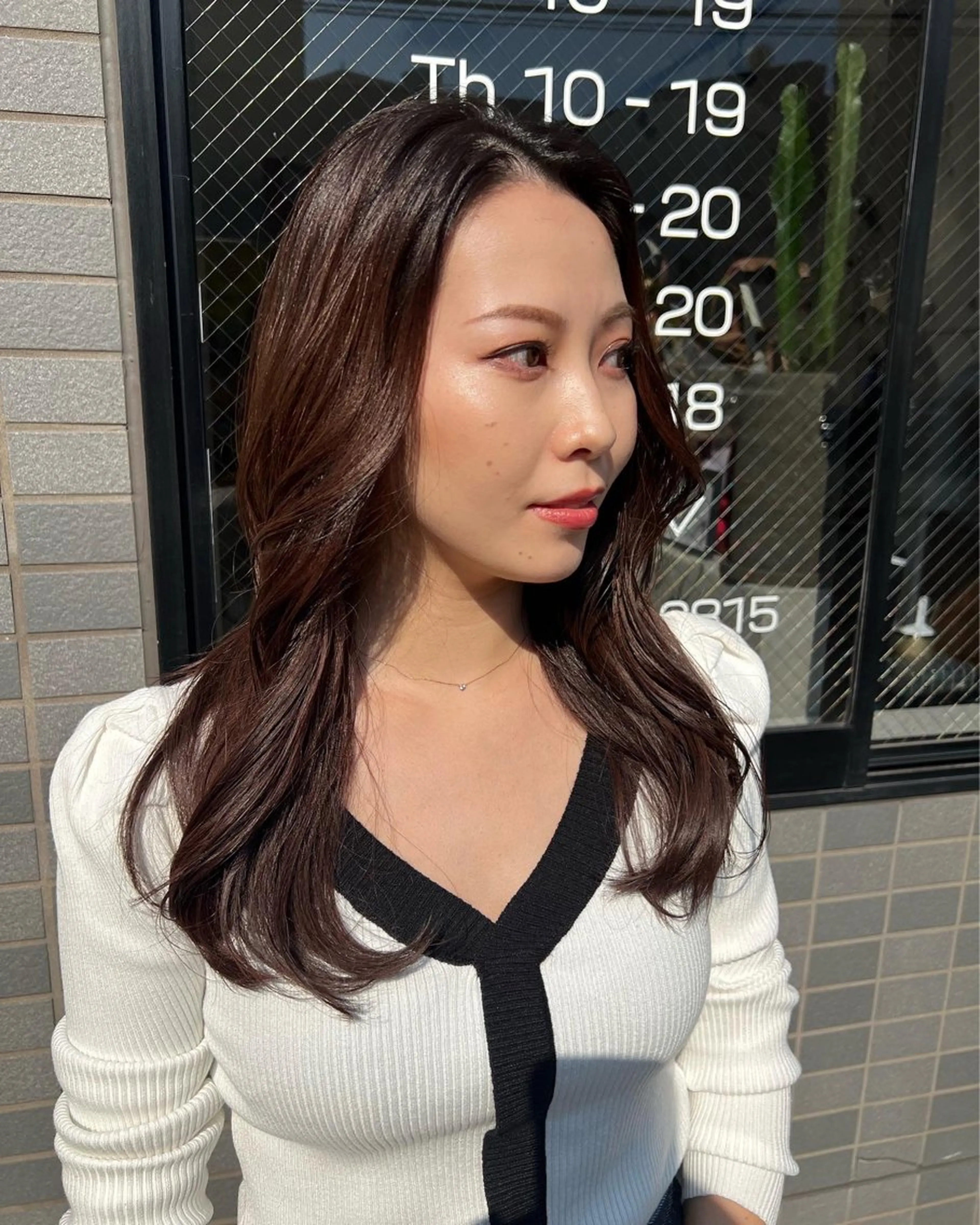 セミロング カラー (h)wim ウィムのヘアスタイル